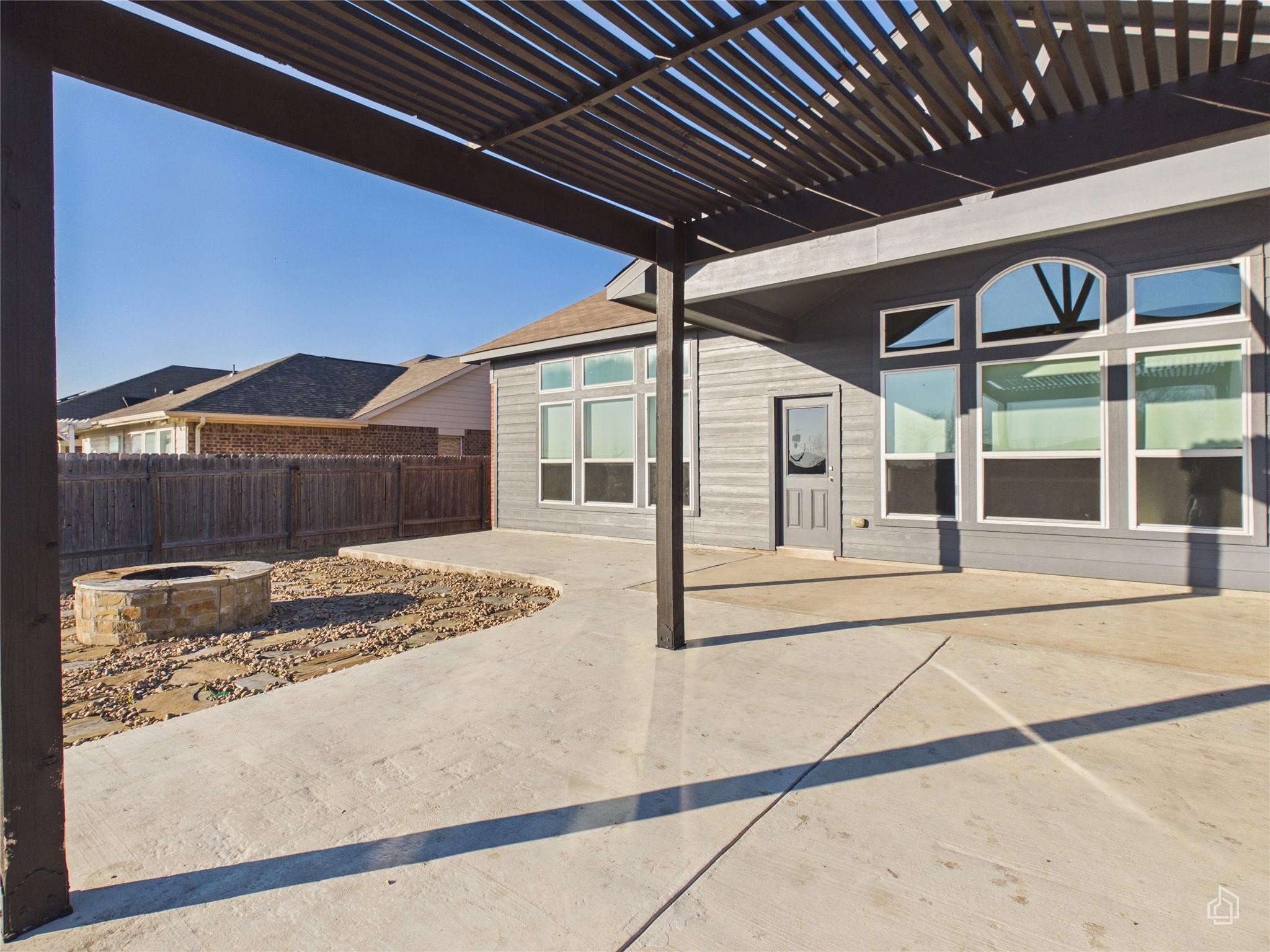 310 Hibiscus Dr, Hutto, TX 78634