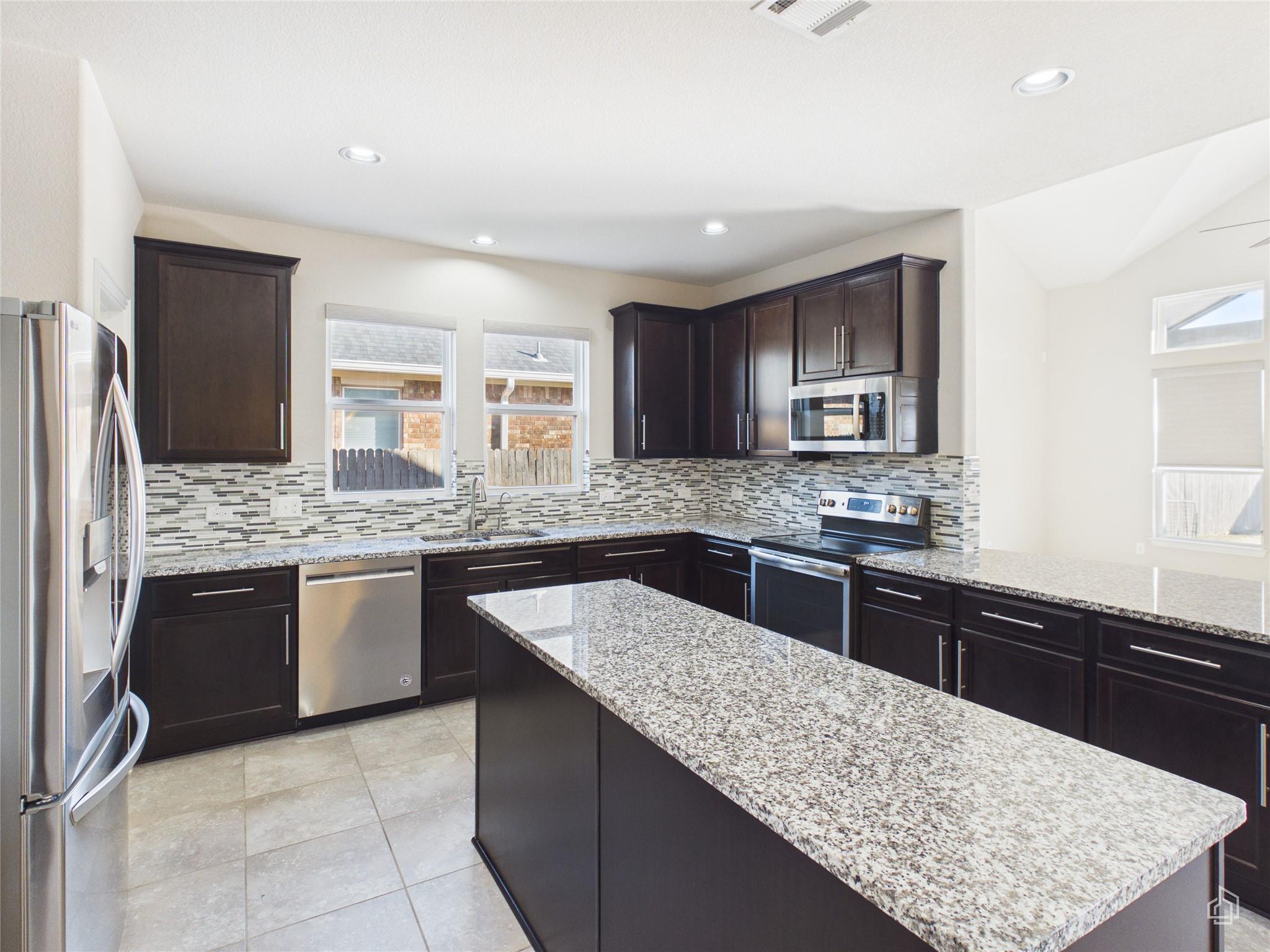 310 Hibiscus Dr, Hutto, TX 78634