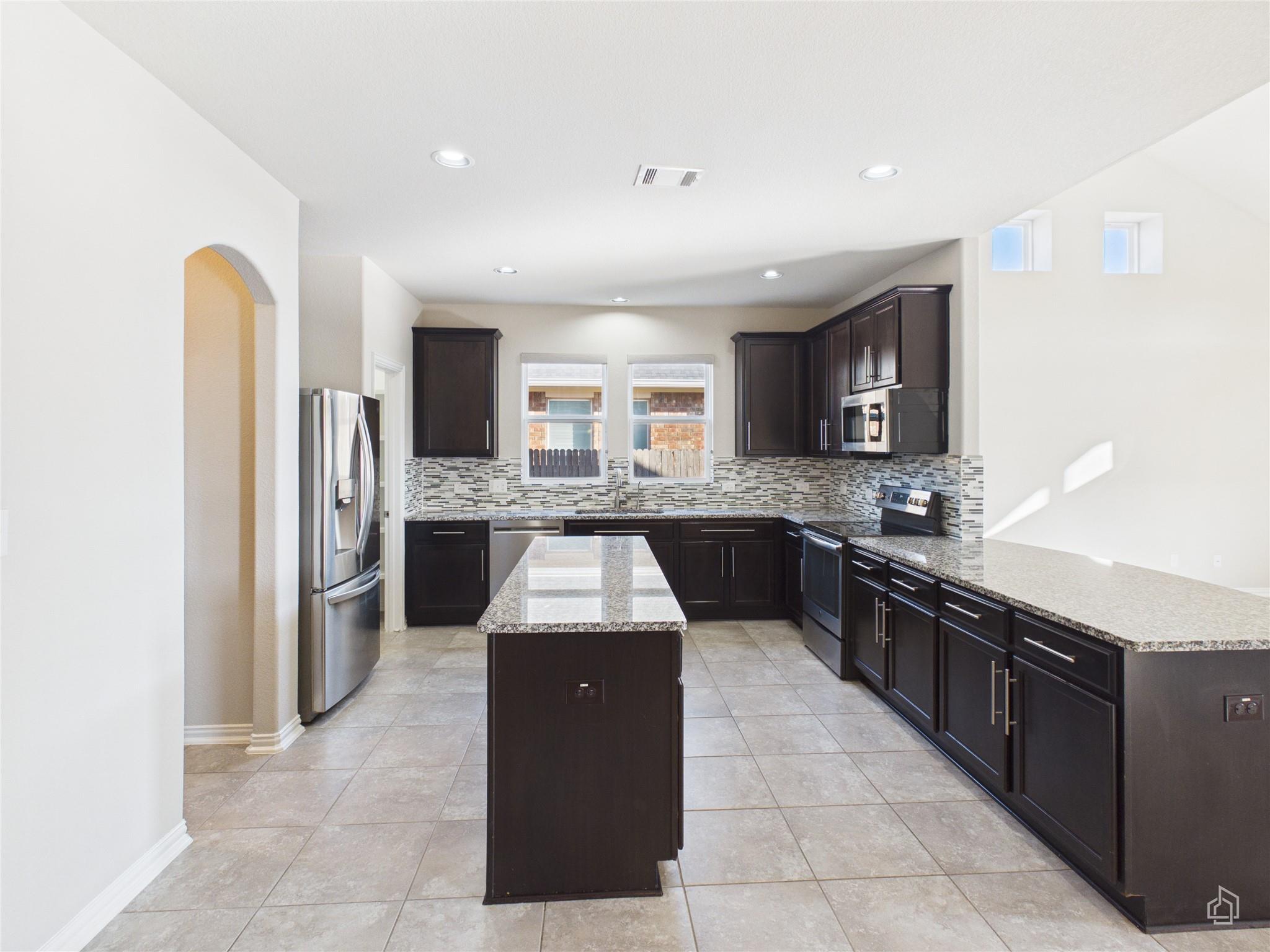 310 Hibiscus Dr, Hutto, TX 78634