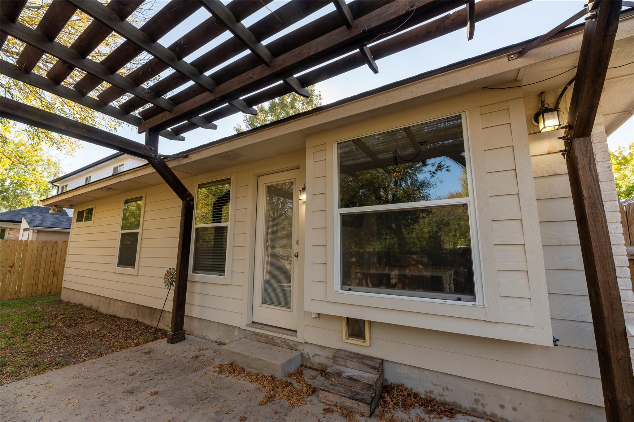 2604 Hutton Ln, Leander, TX 78641