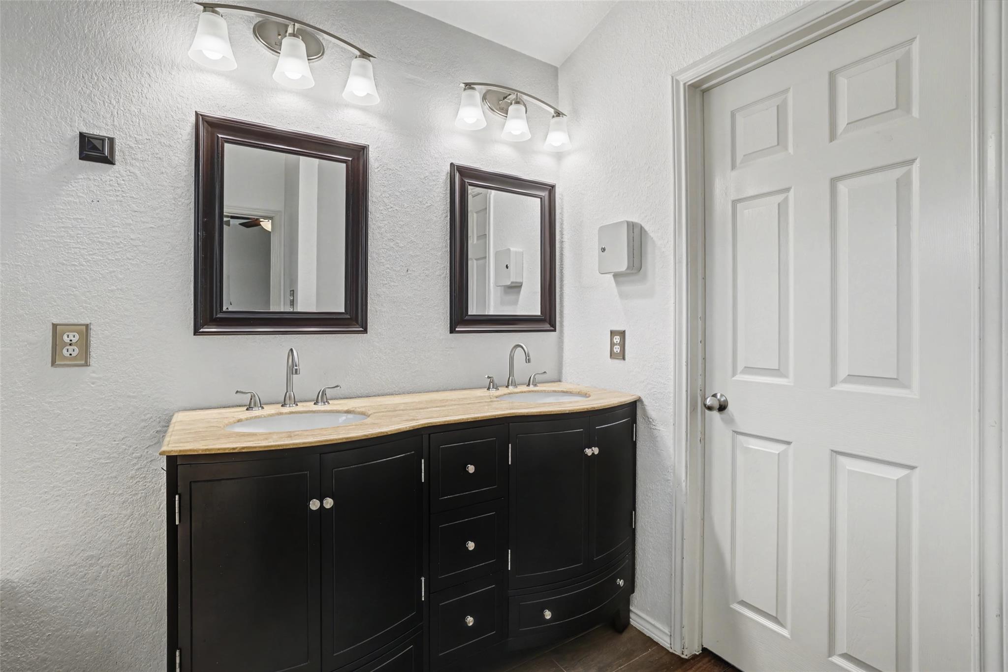 2604 Hutton Ln, Leander, TX 78641