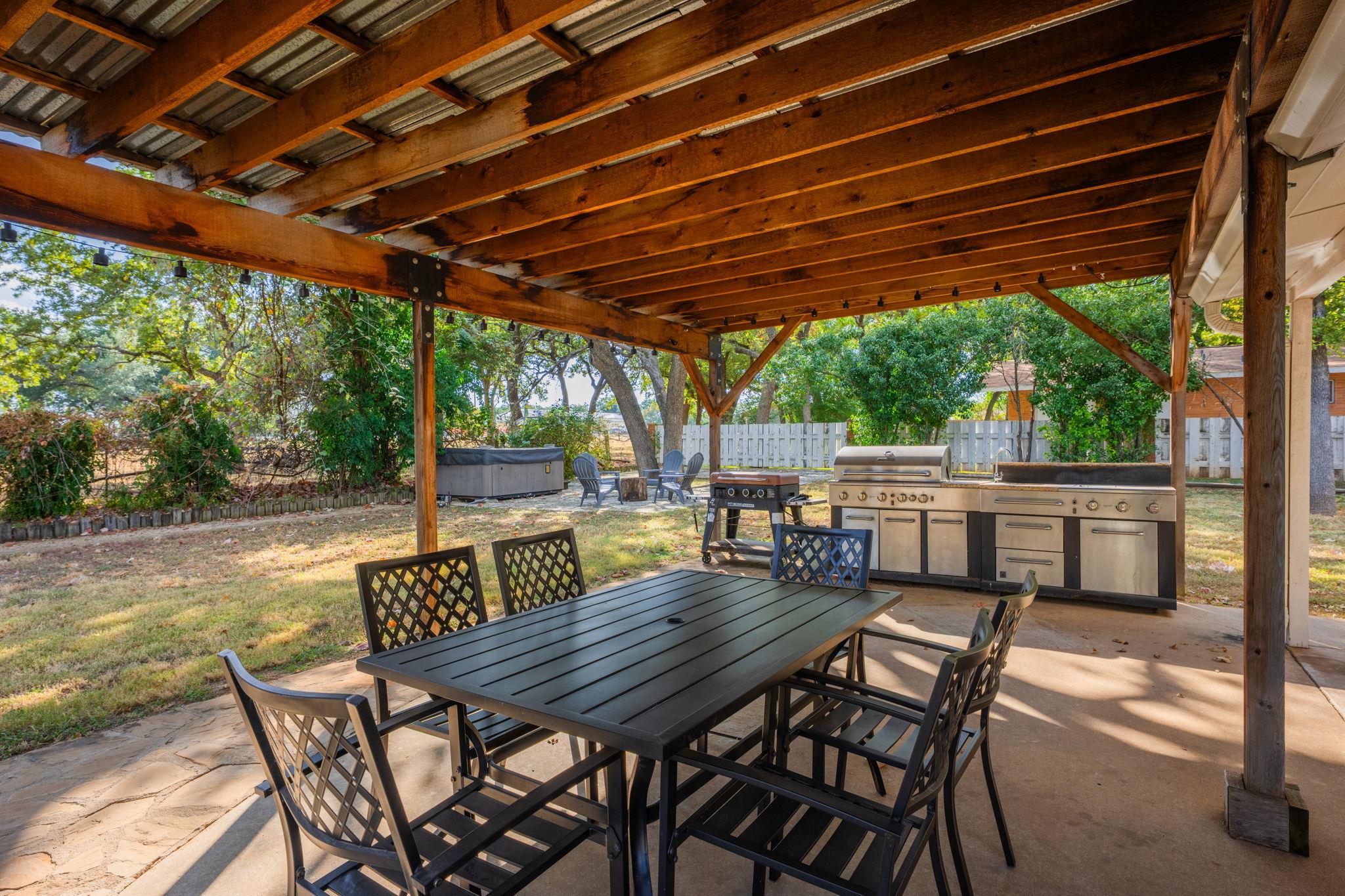 105 Cristol Dr, Fredericksburg, TX 78624