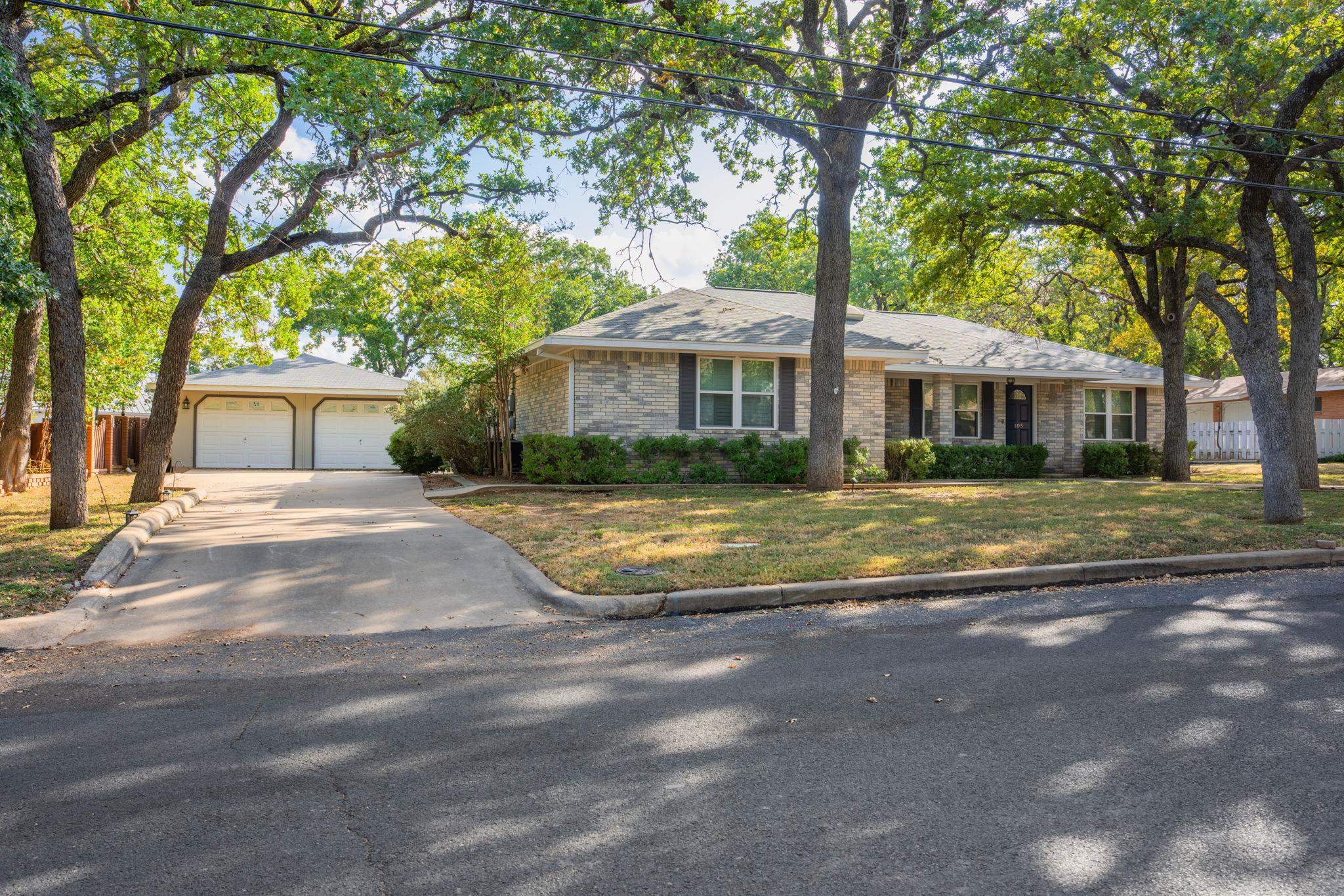 105 Cristol Dr, Fredericksburg, TX 78624