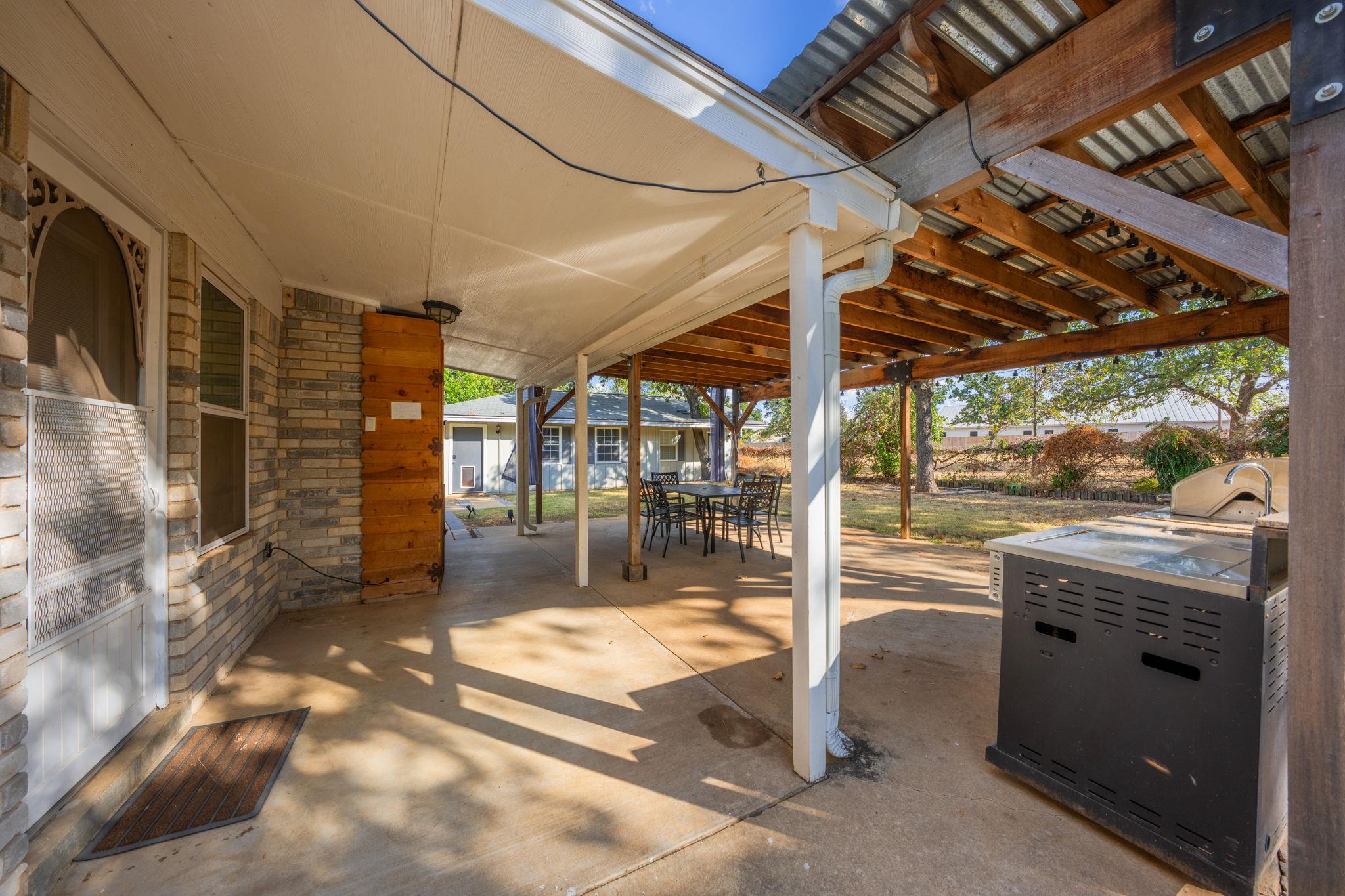 105 Cristol Dr, Fredericksburg, TX 78624