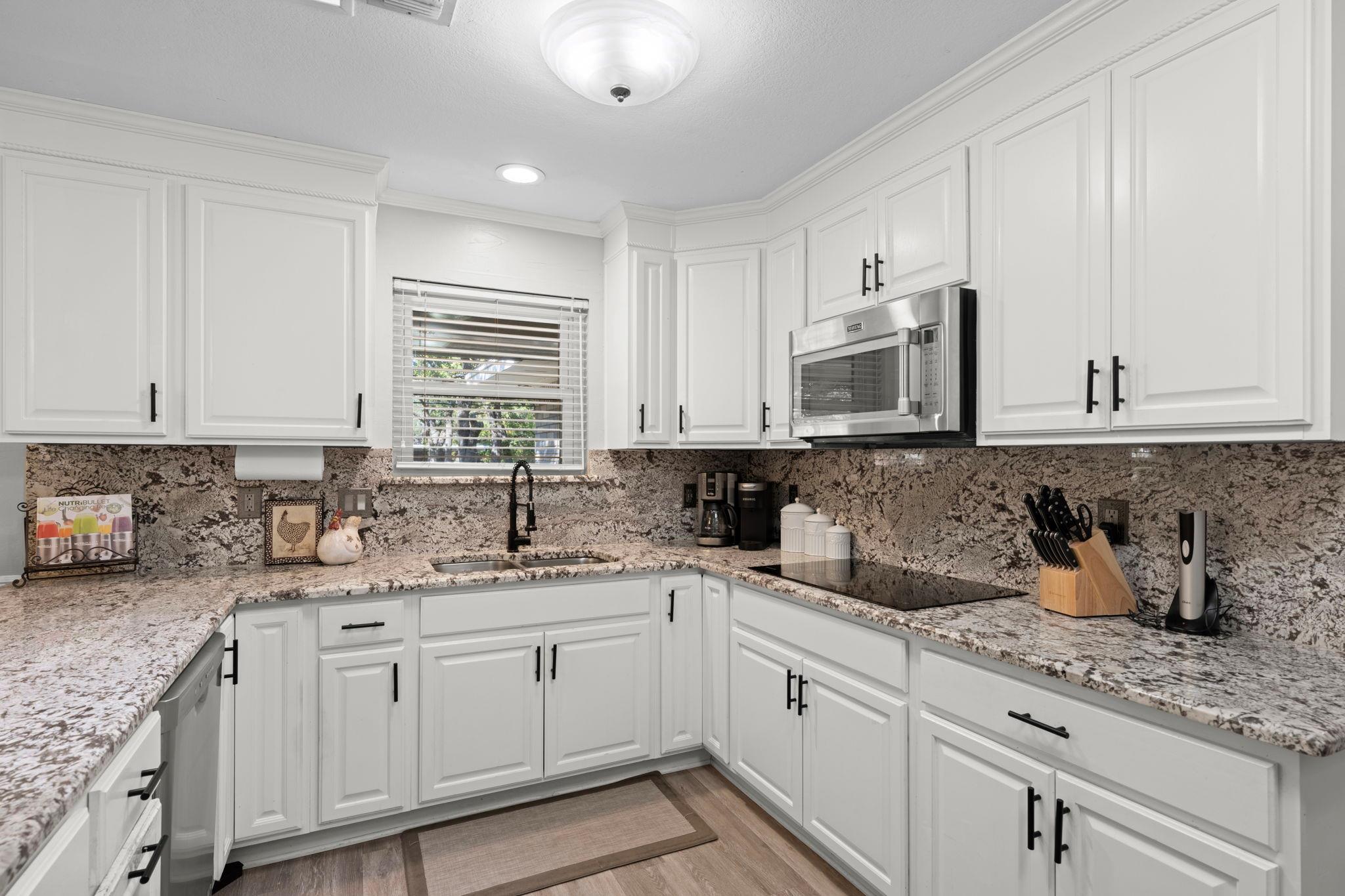 105 Cristol Dr, Fredericksburg, TX 78624