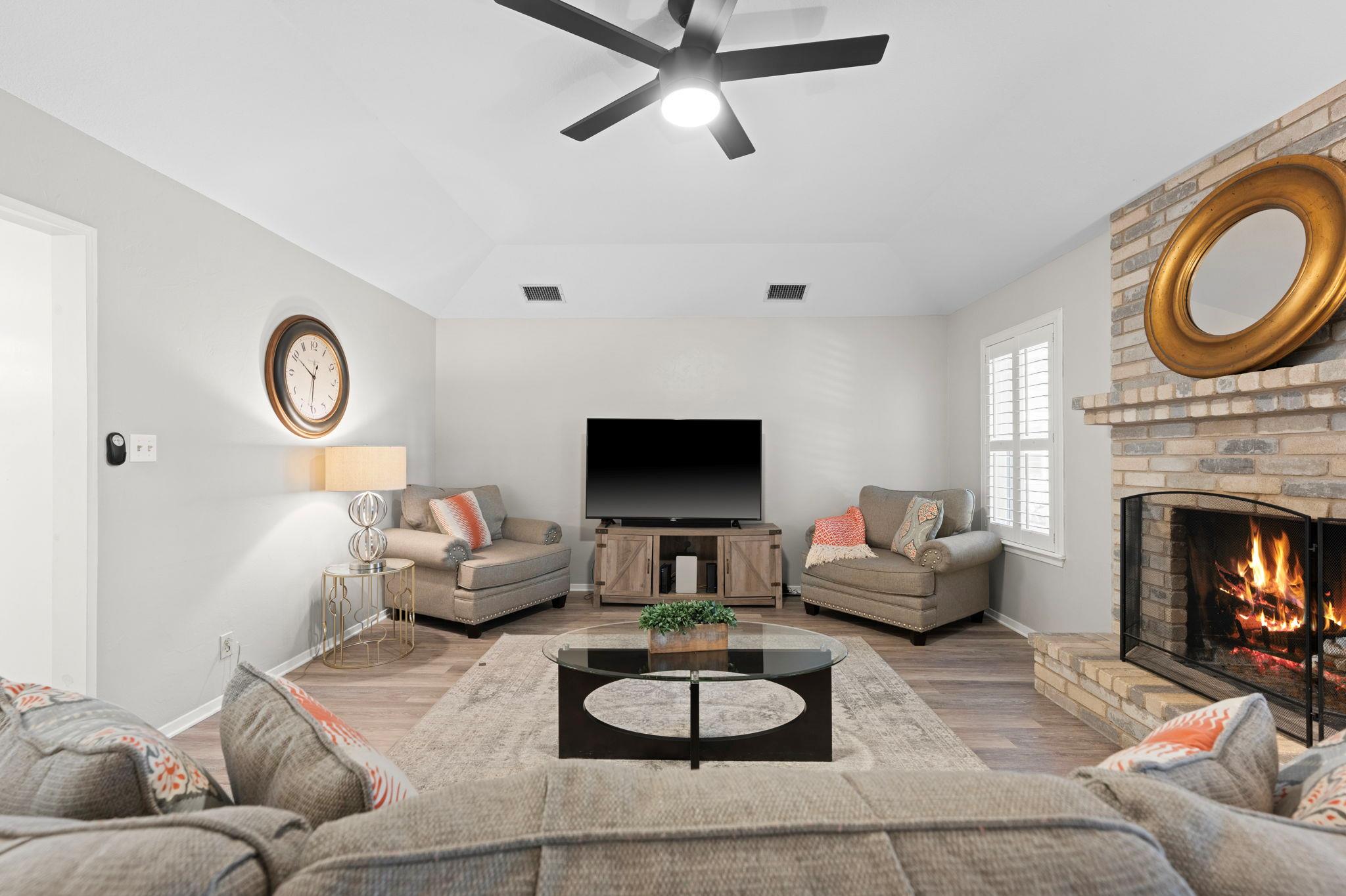 105 Cristol Dr, Fredericksburg, TX 78624