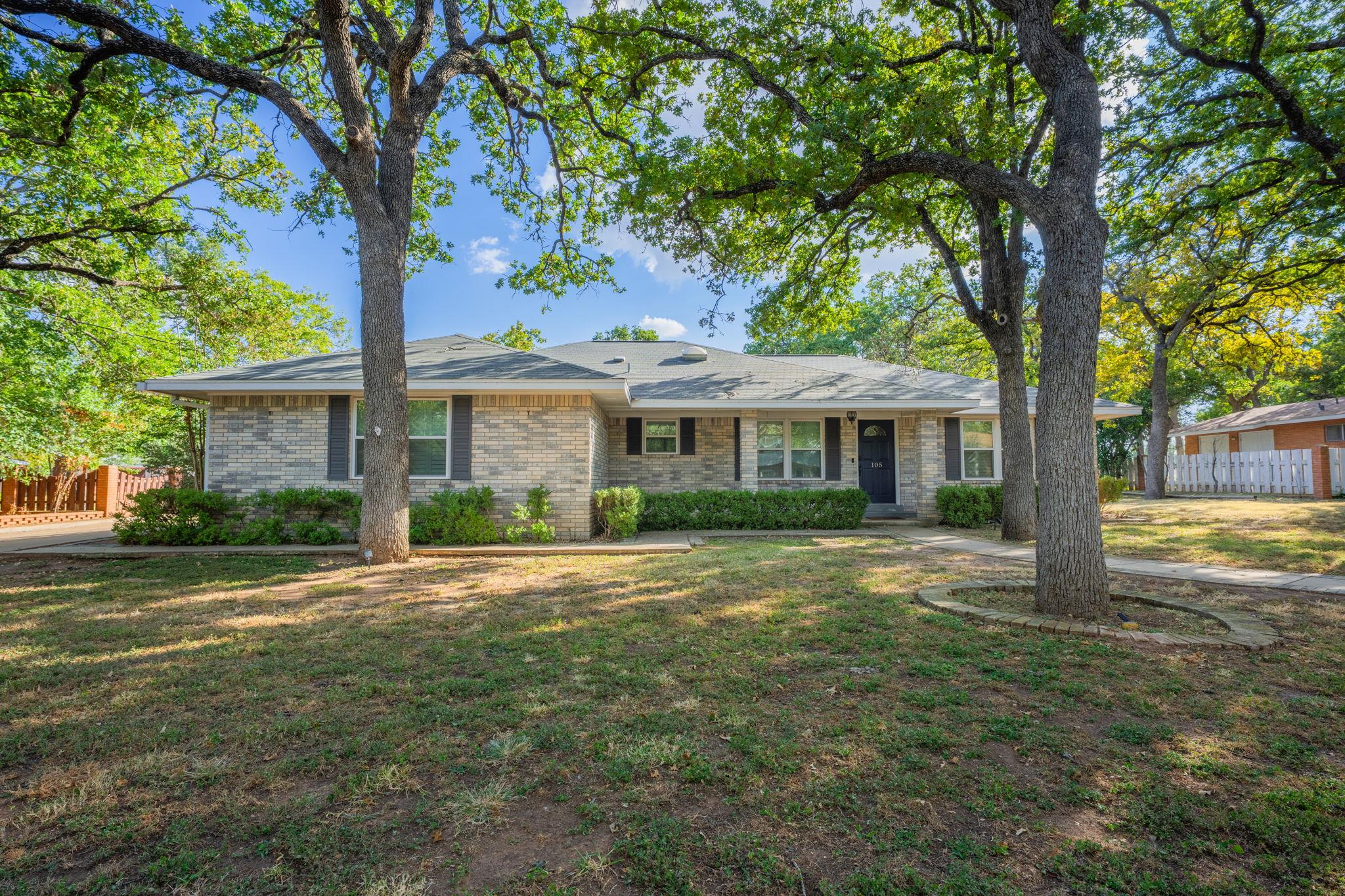 105 Cristol Dr, Fredericksburg, TX 78624