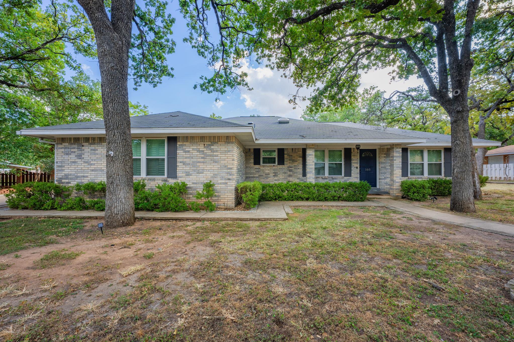 105 Cristol Dr, Fredericksburg, TX 78624