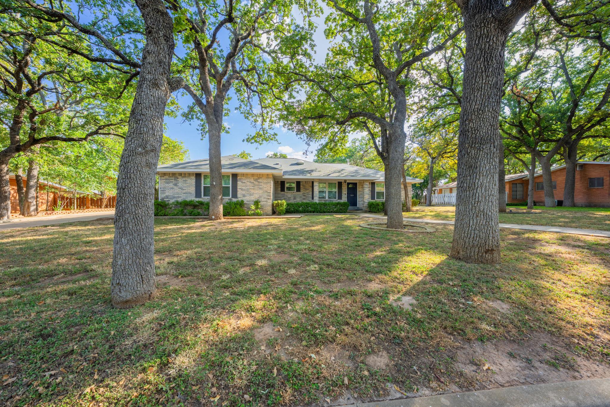 105 Cristol Dr, Fredericksburg, TX 78624