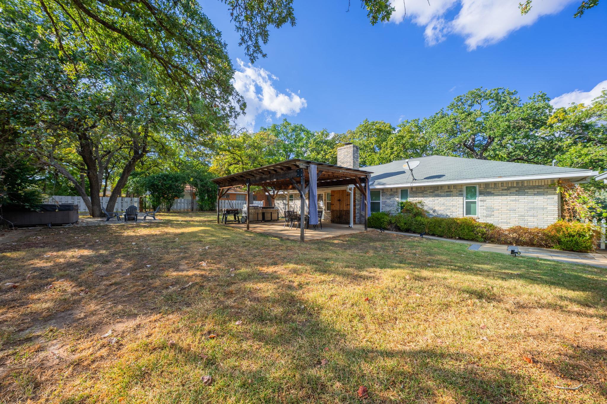 105 Cristol Dr, Fredericksburg, TX 78624