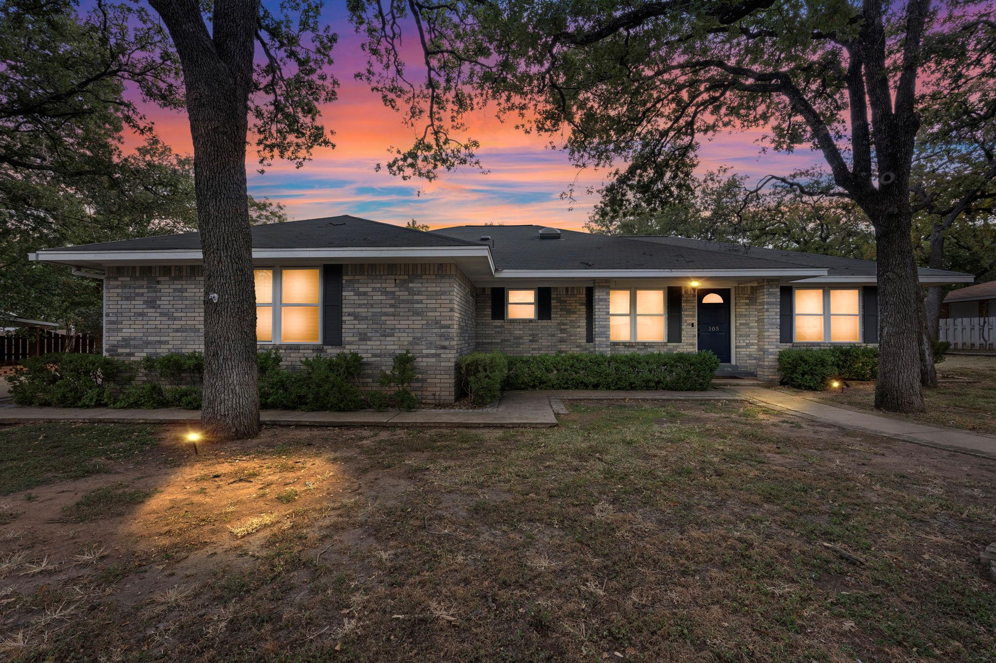 105 Cristol Dr, Fredericksburg, TX 78624