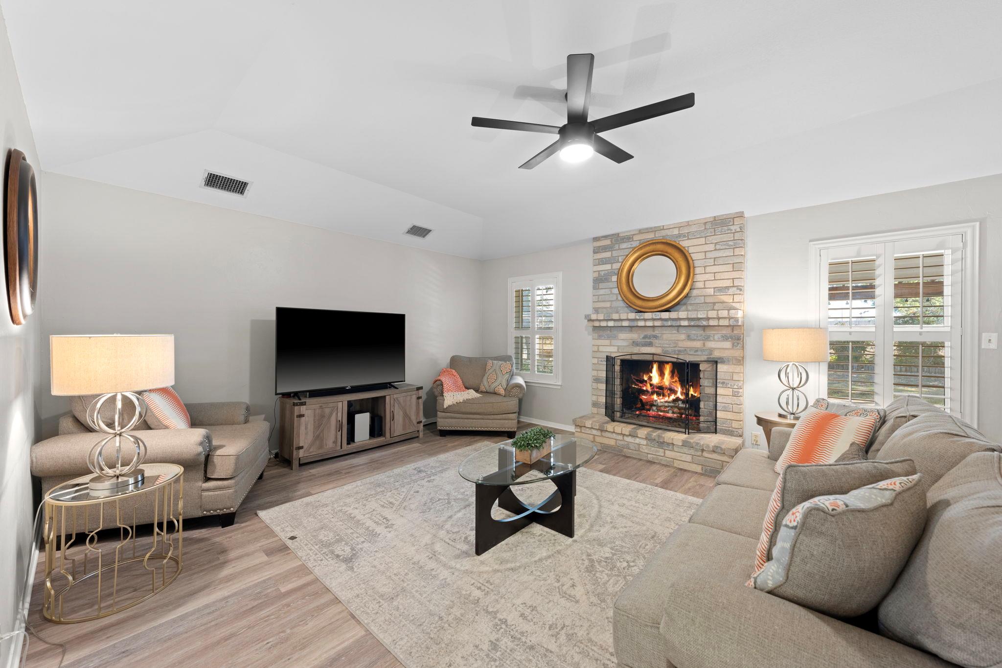 105 Cristol Dr, Fredericksburg, TX 78624