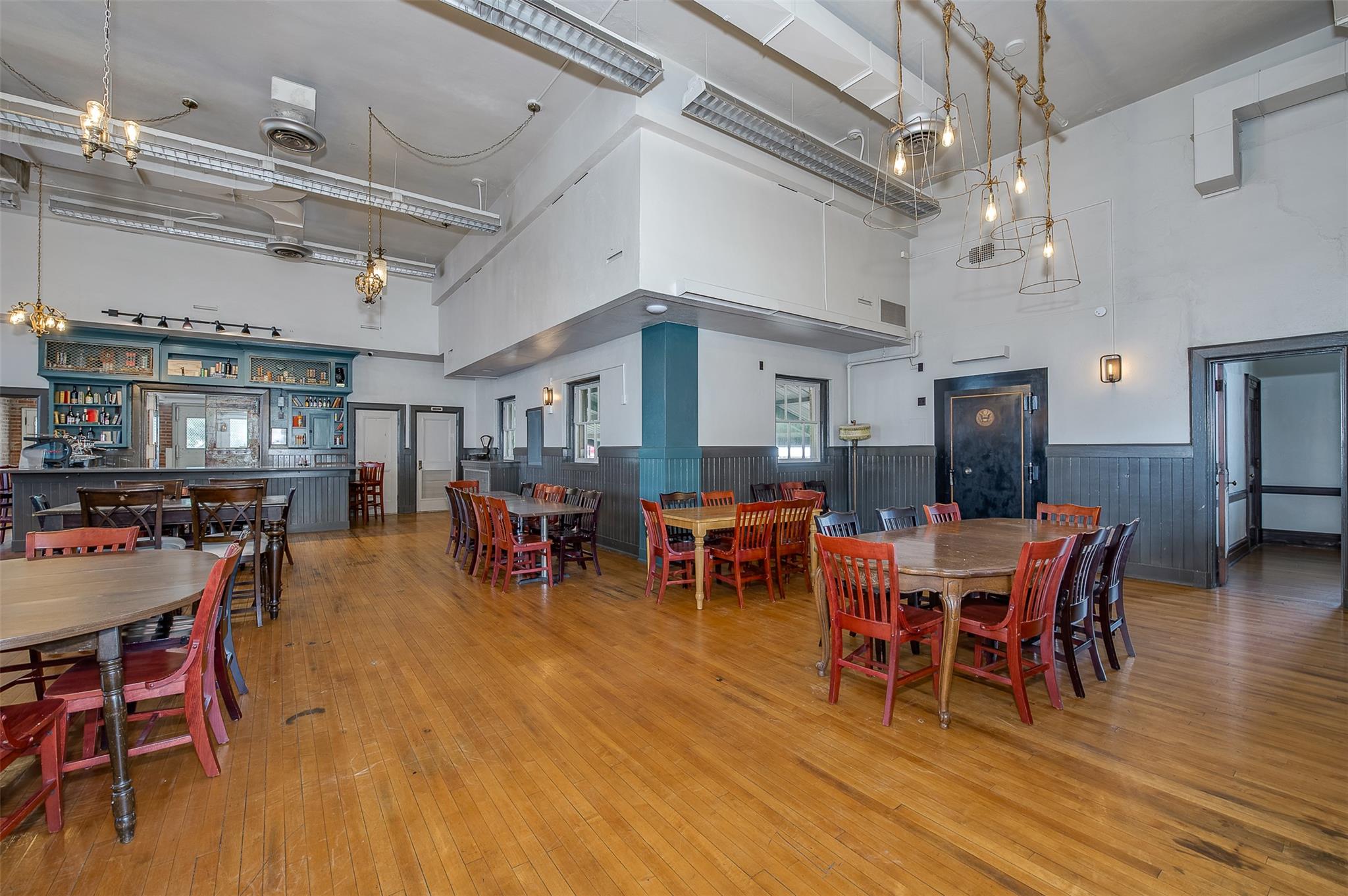 102 W Fox St, Caldwell, TX 77836