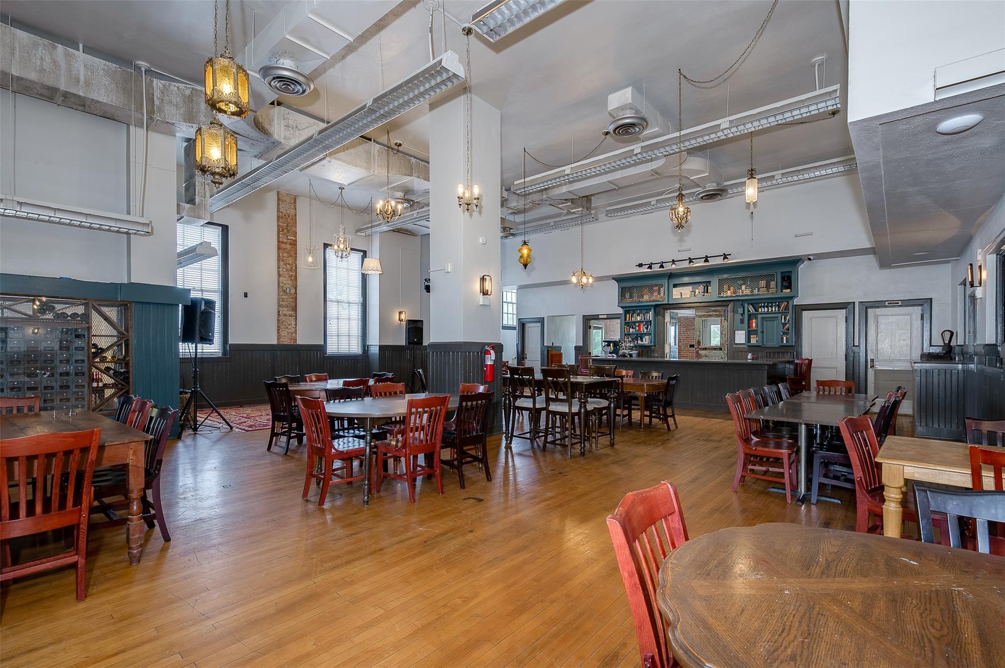 102 W Fox St, Caldwell, TX 77836