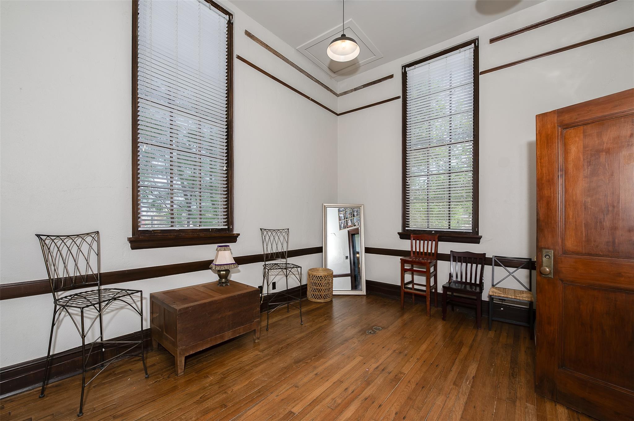 102 W Fox St, Caldwell, TX 77836