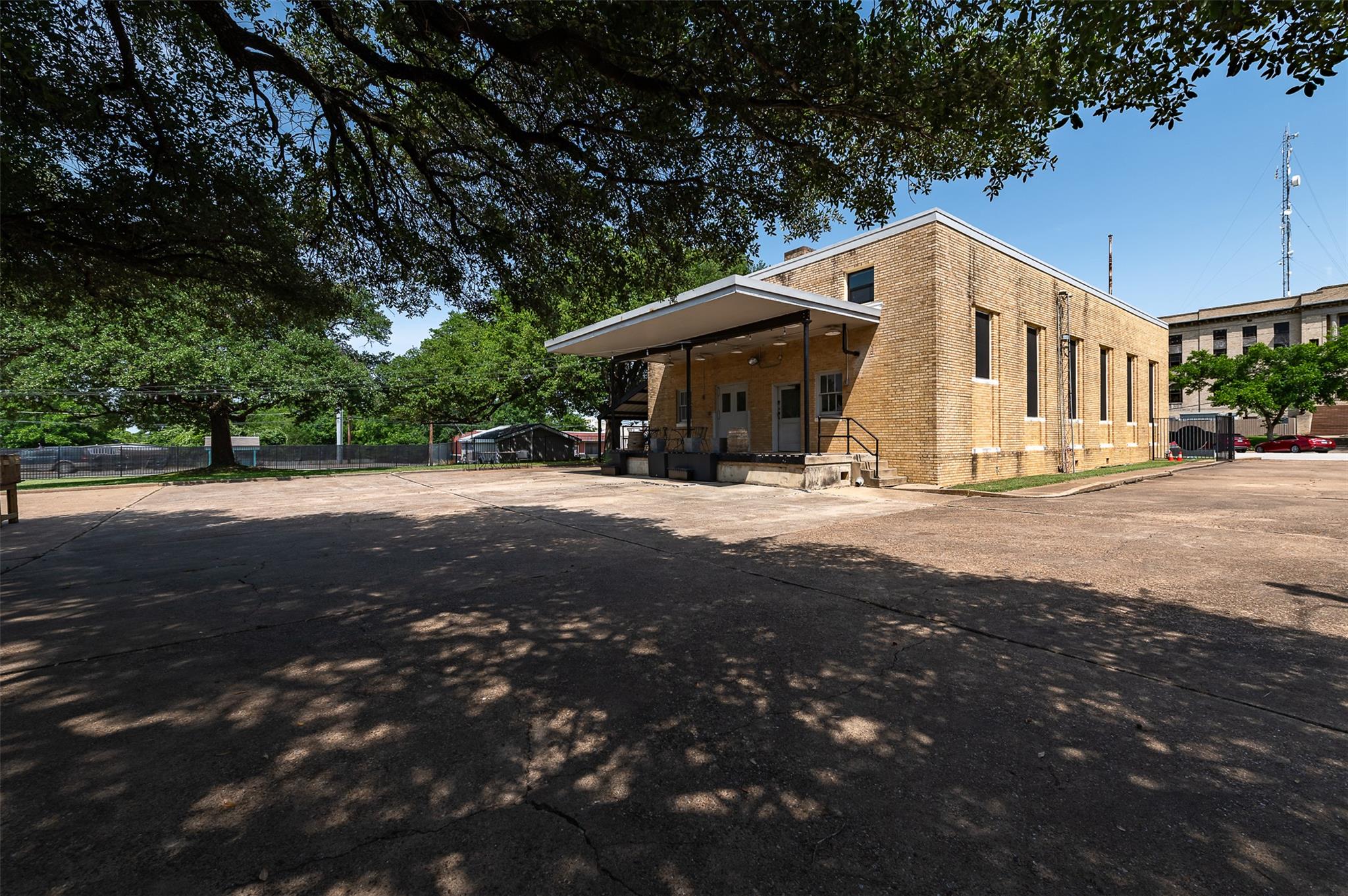 102 W Fox St, Caldwell, TX 77836