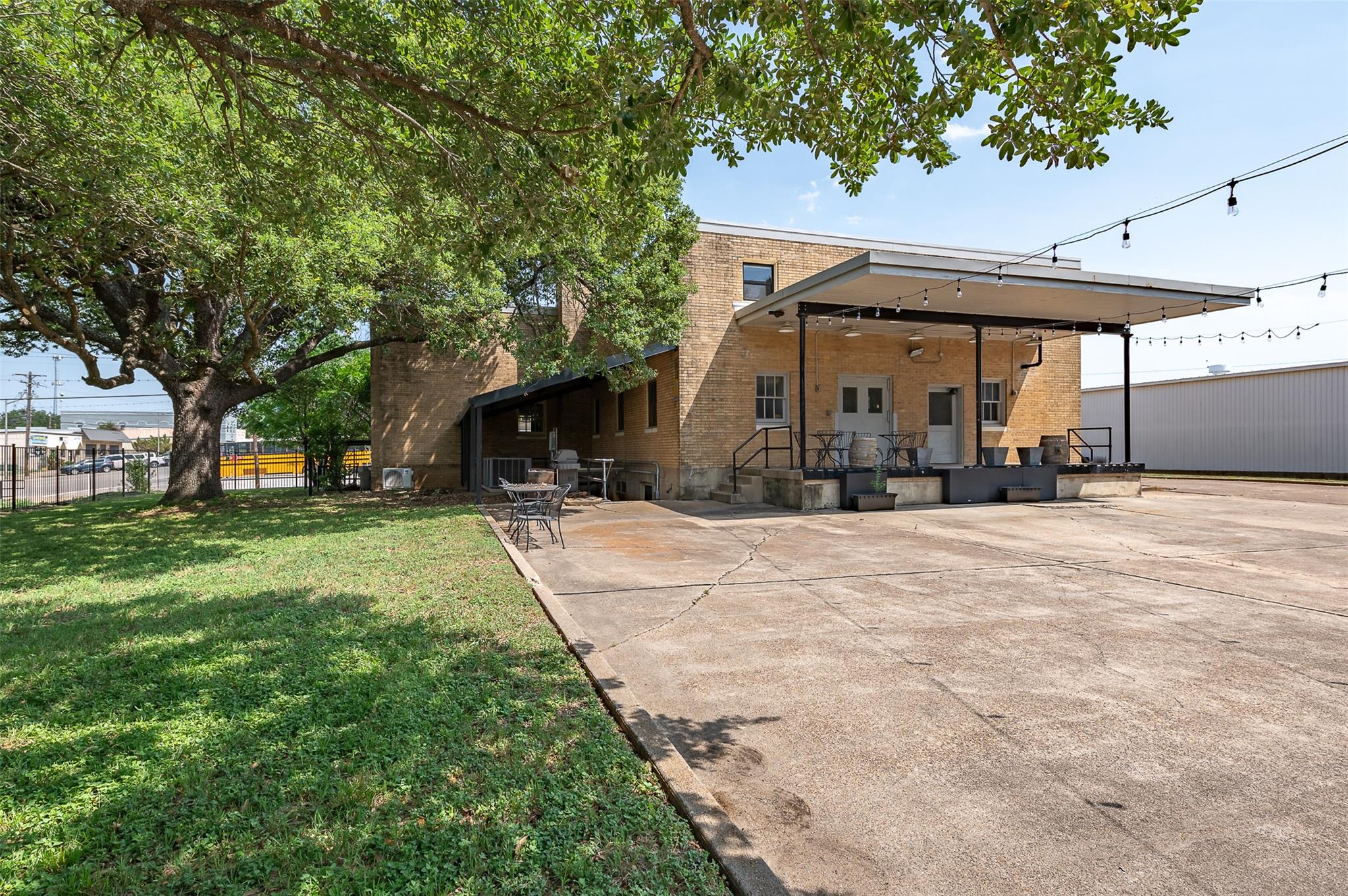 102 W Fox St, Caldwell, TX 77836