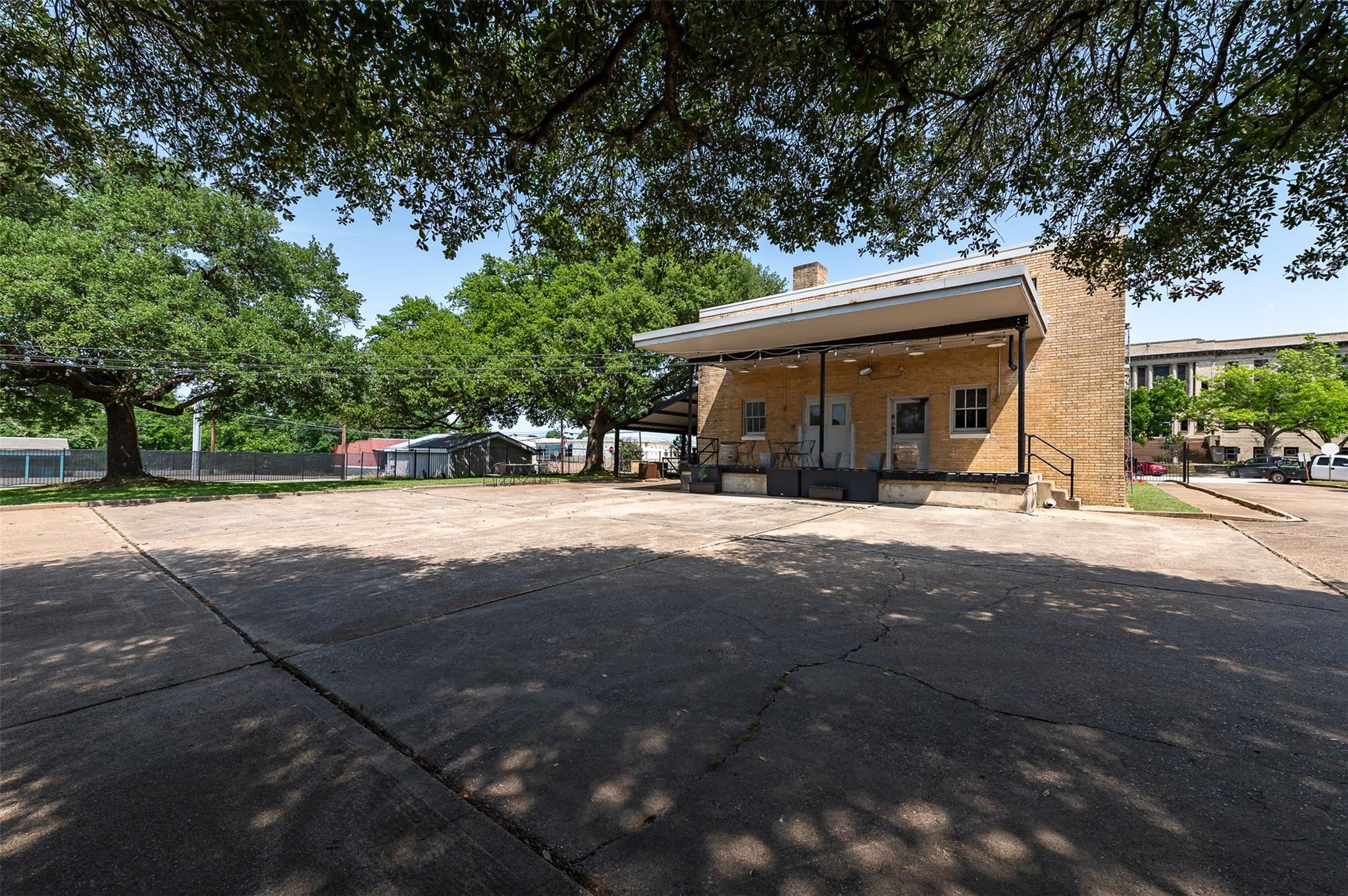102 W Fox St, Caldwell, TX 77836