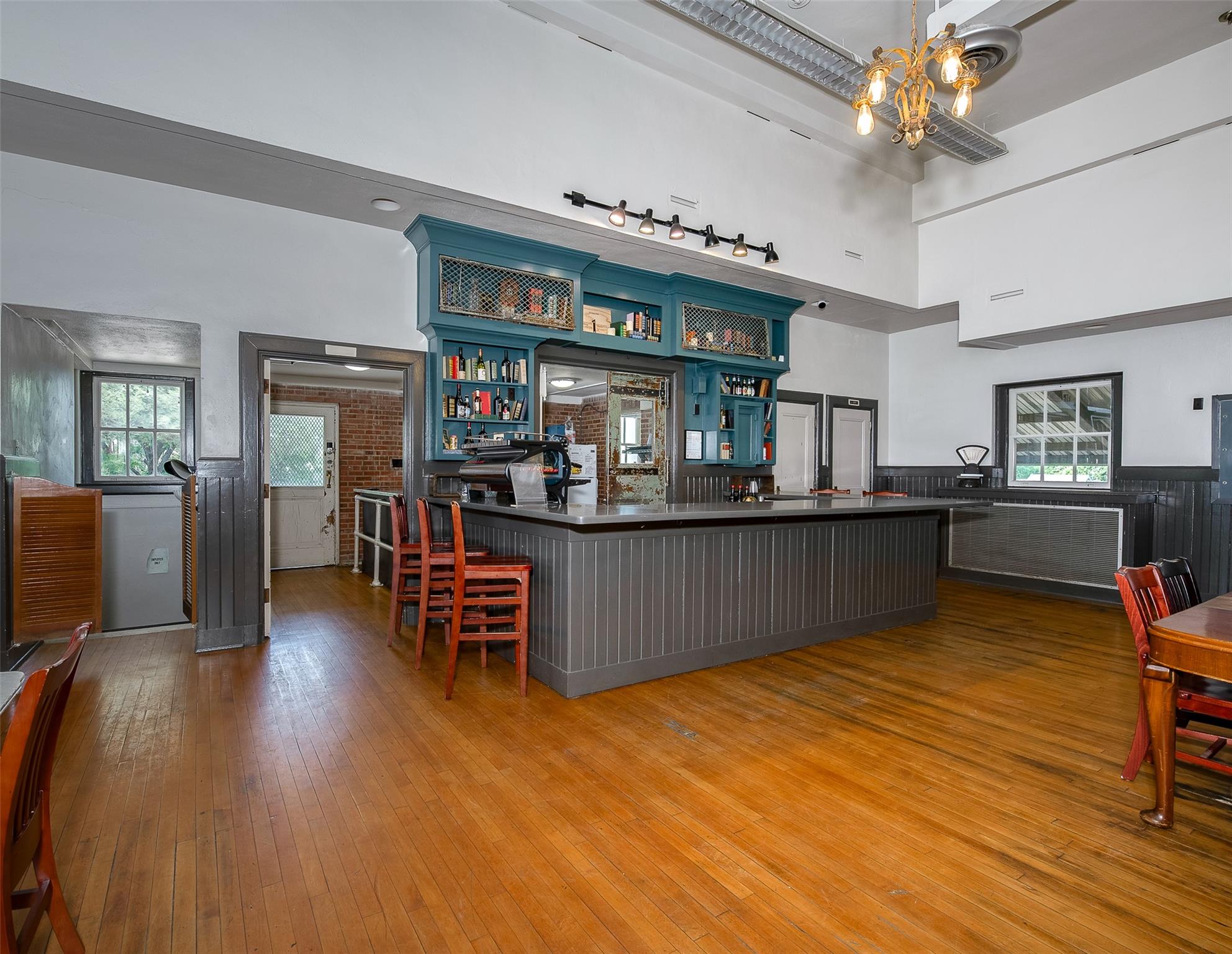 102 W Fox St, Caldwell, TX 77836