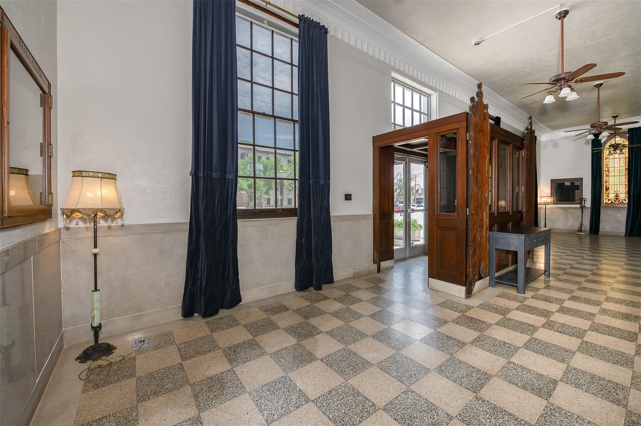 102 W Fox St, Caldwell, TX 77836