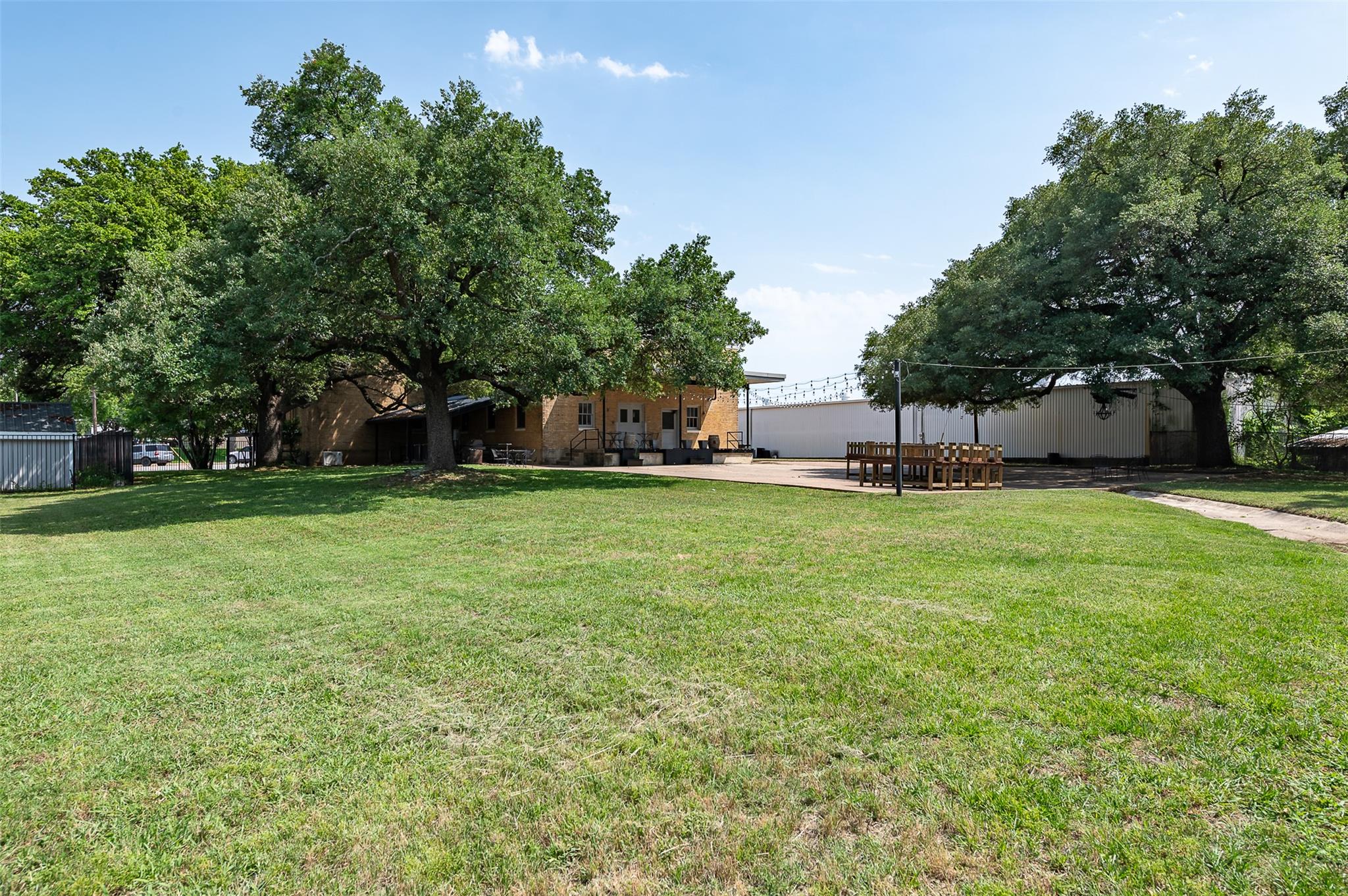 102 W Fox St, Caldwell, TX 77836