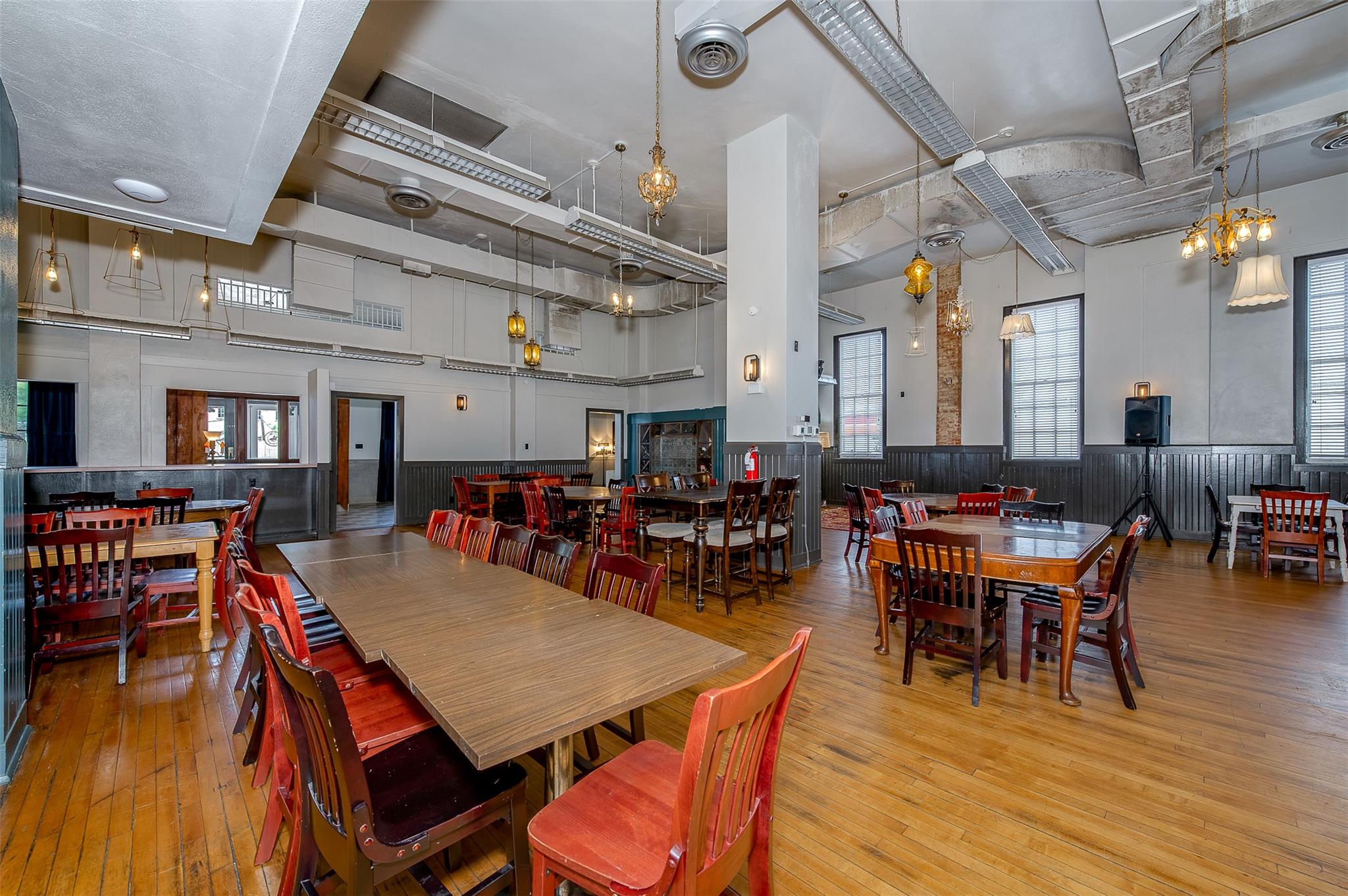 102 W Fox St, Caldwell, TX 77836