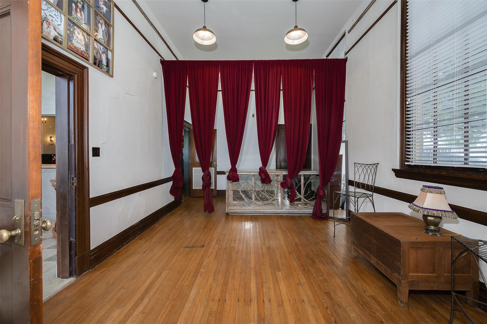 102 W Fox St, Caldwell, TX 77836