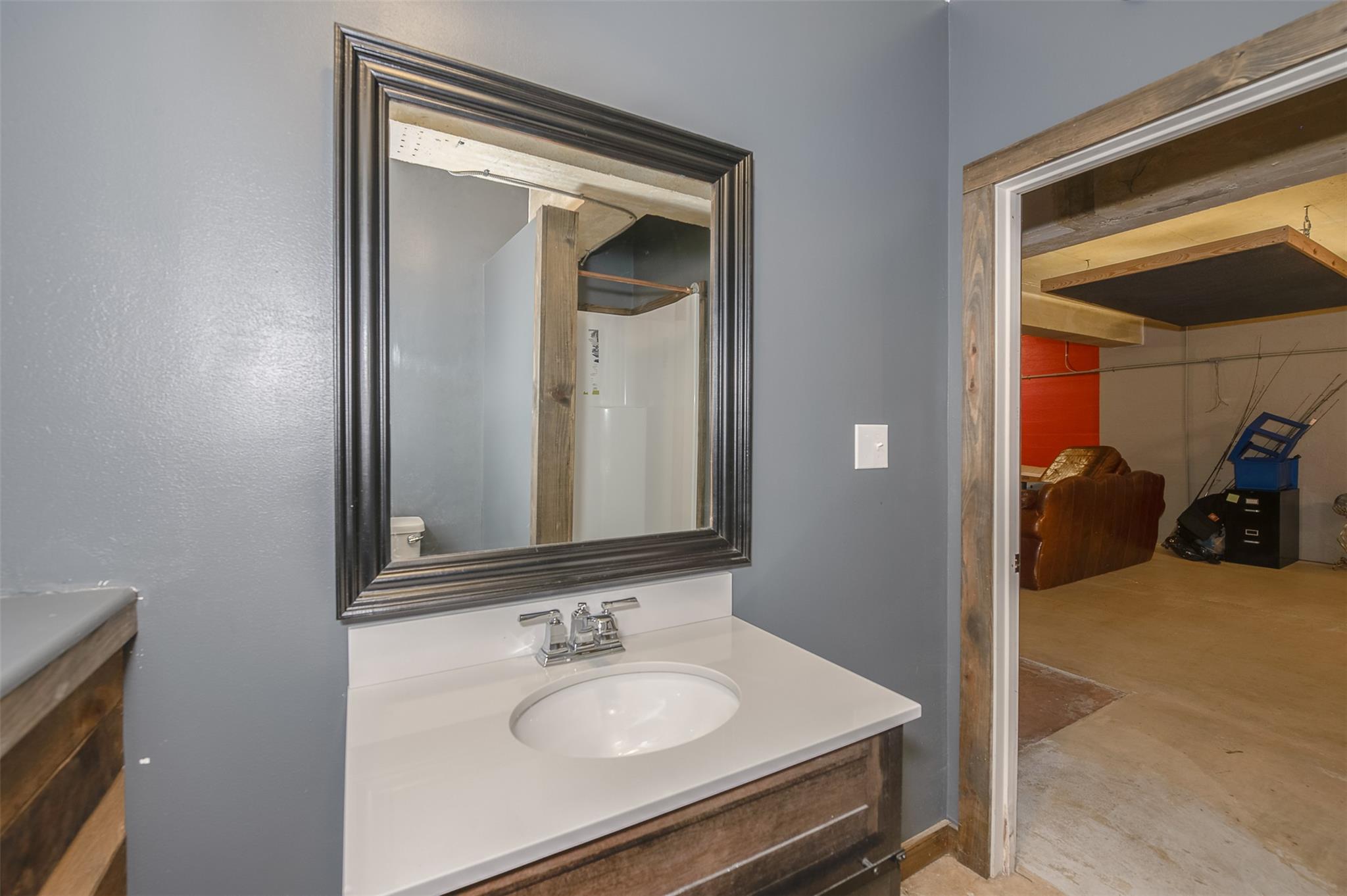 102 W Fox St, Caldwell, TX 77836