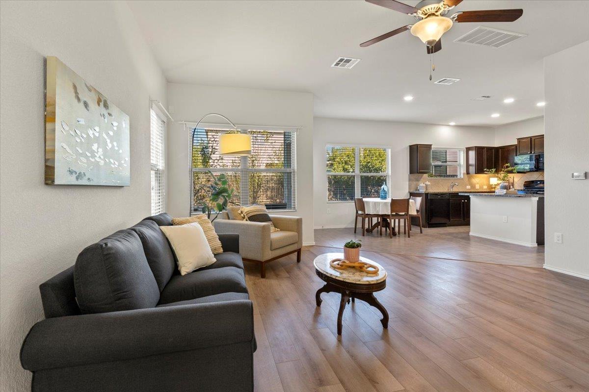 3724 Alpine Autumn Dr, Austin, TX 78744