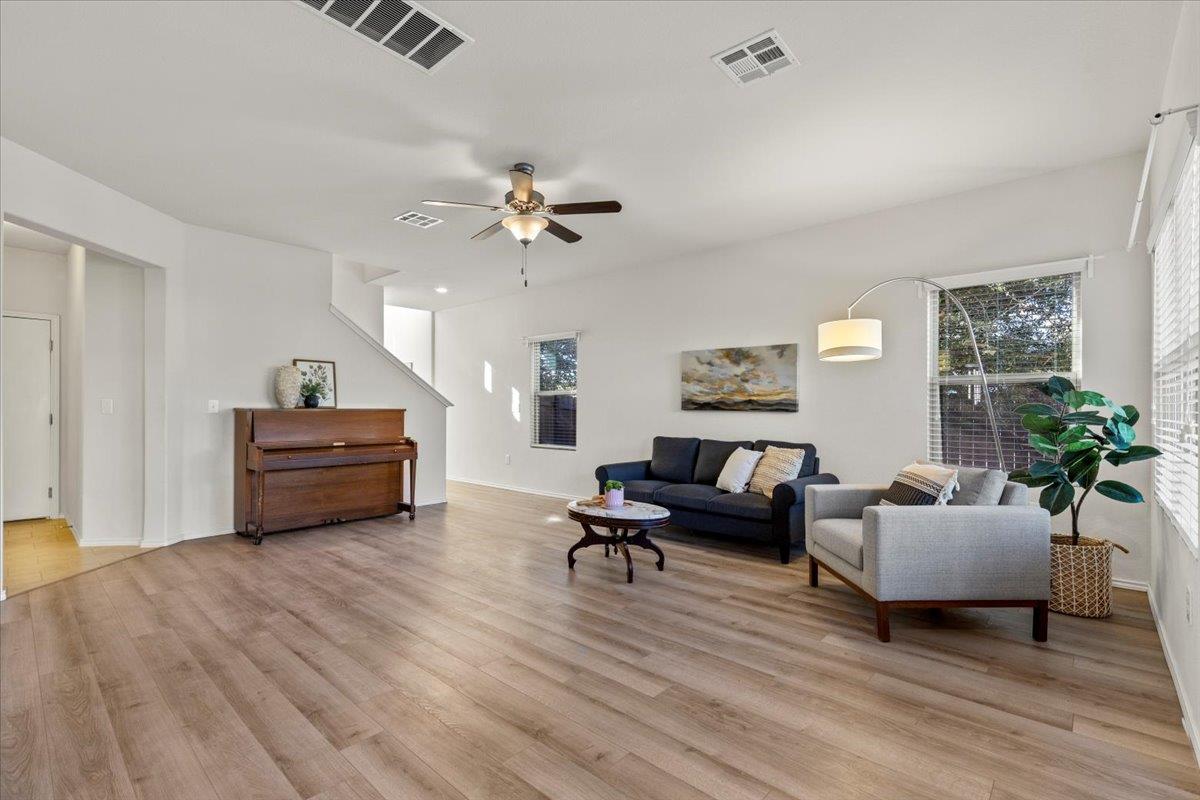 3724 Alpine Autumn Dr, Austin, TX 78744