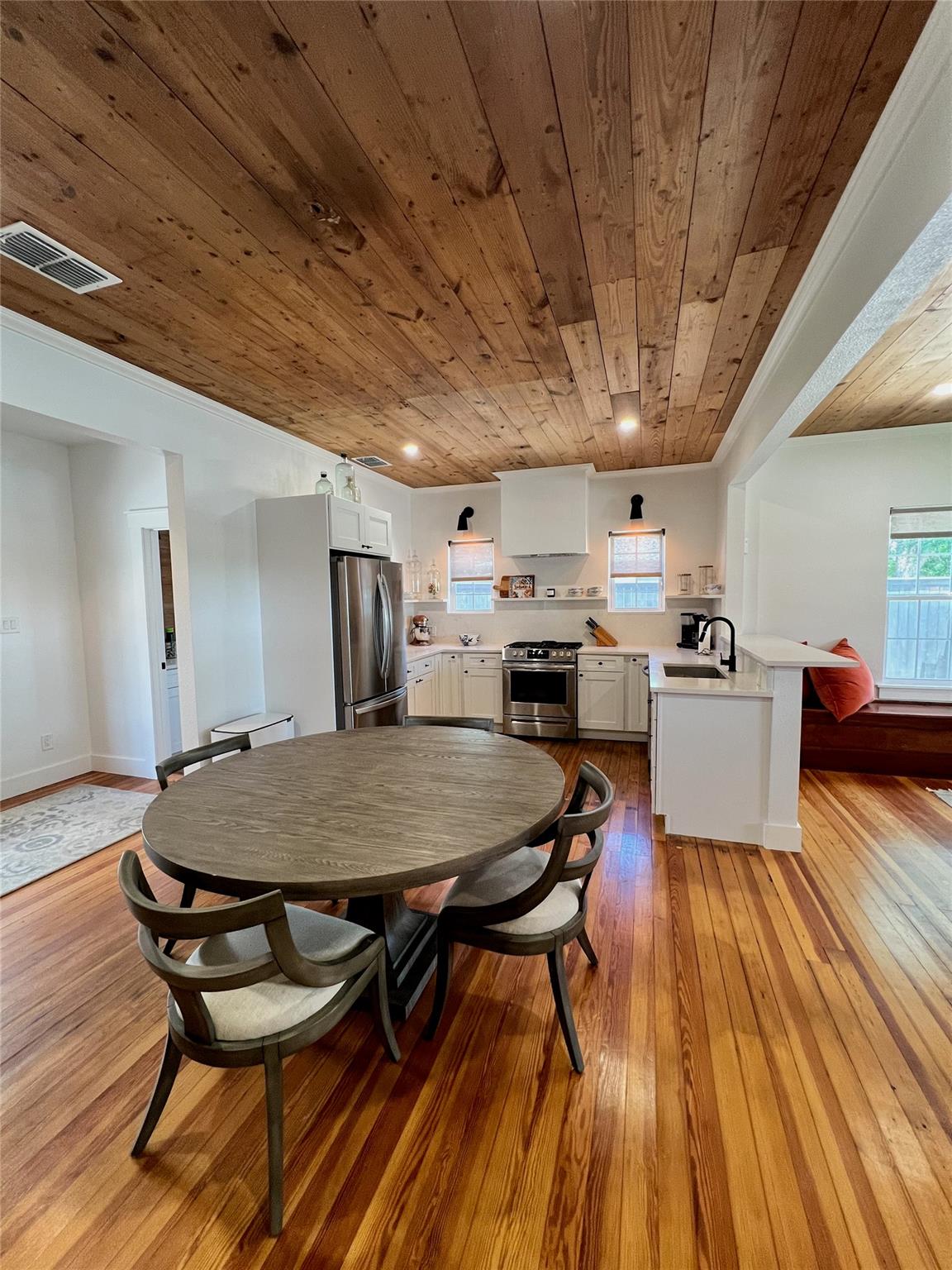 2468 Gruene Rd, New Braunfels, TX 78130