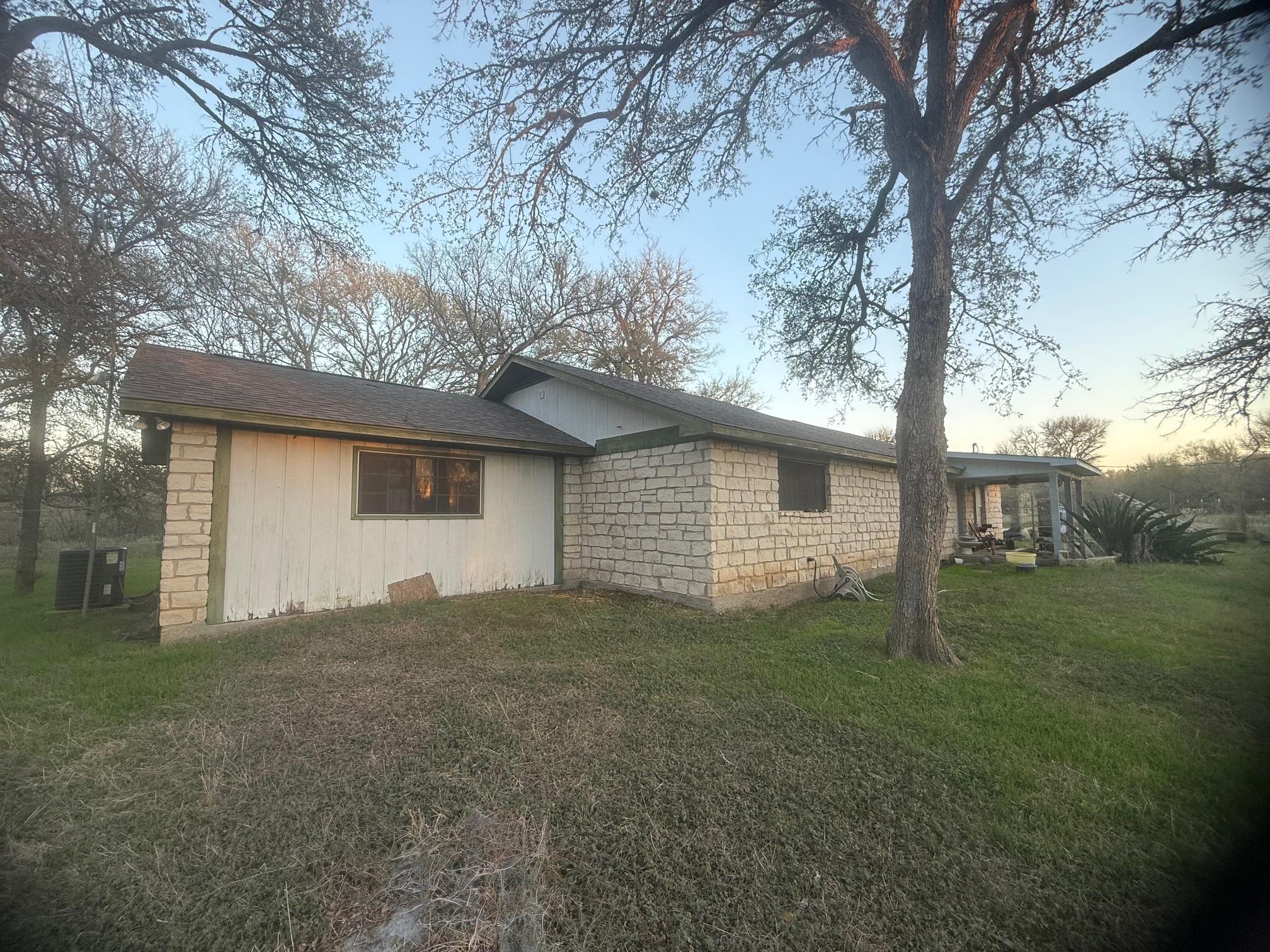 326 The Forest Rd, Dale, TX 78616