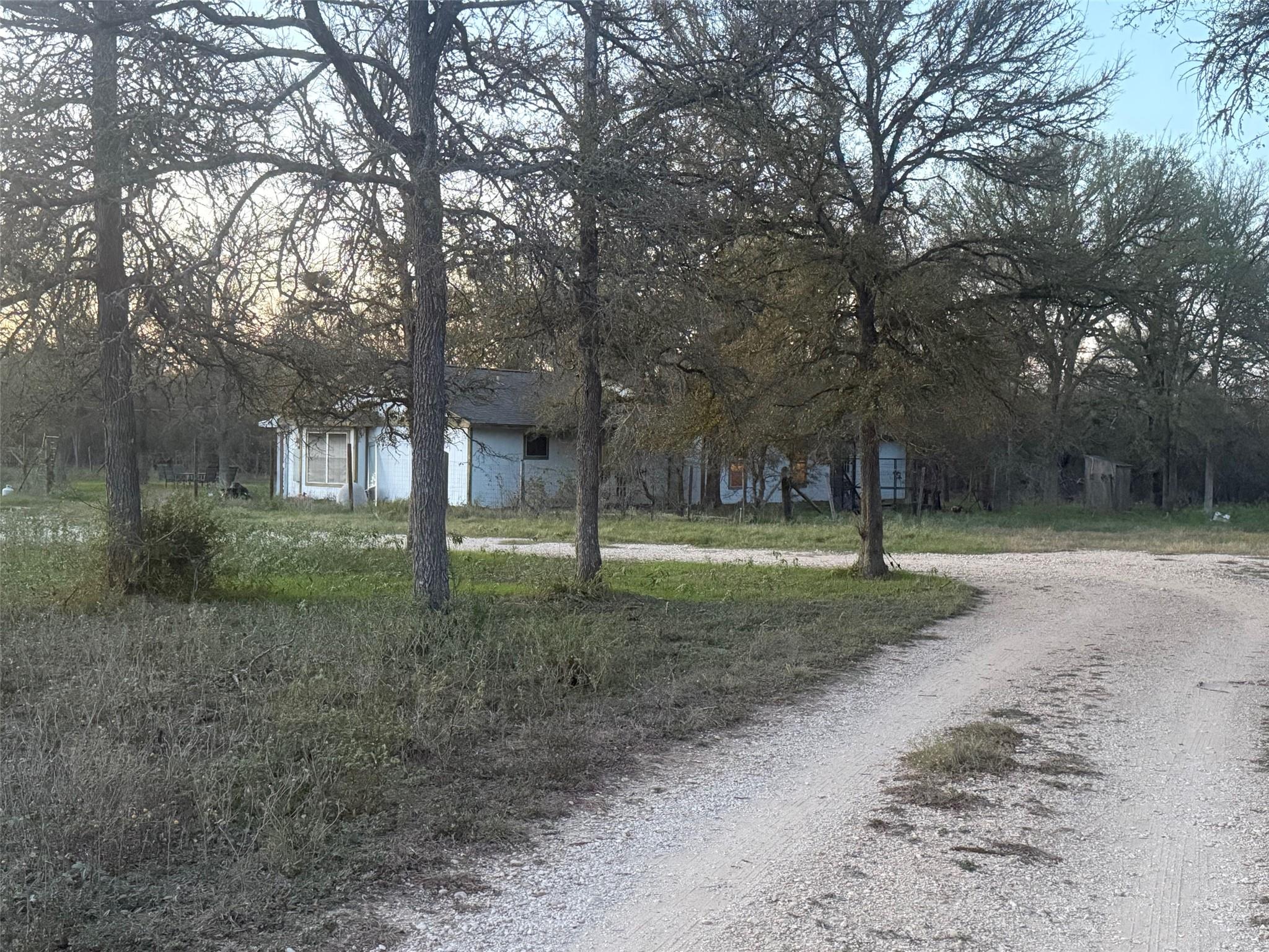 326 The Forest Rd, Dale, TX 78616