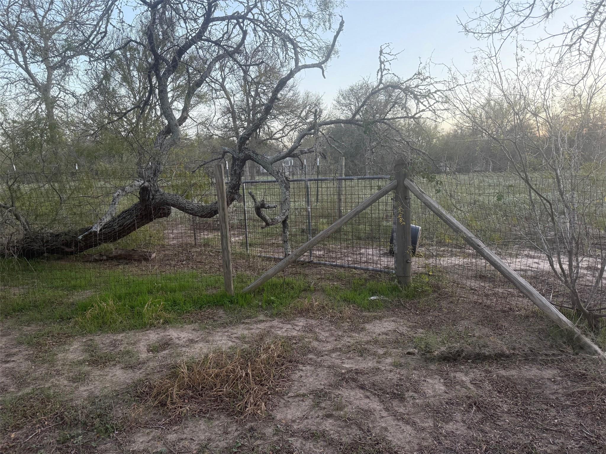 326 The Forest Rd, Dale, TX 78616