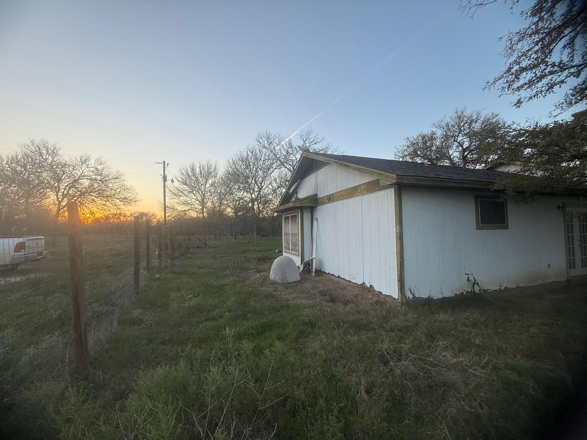 326 The Forest Rd, Dale, TX 78616
