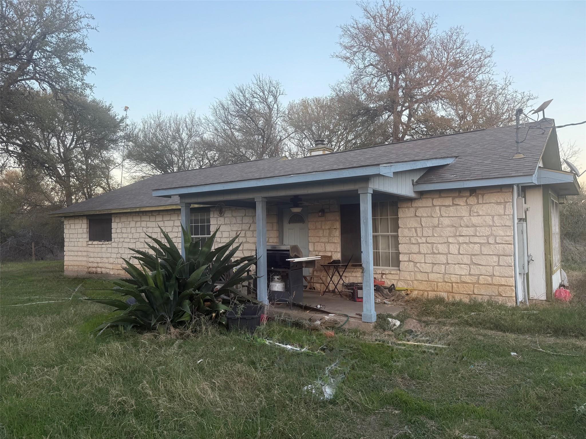 326 The Forest Rd, Dale, TX 78616