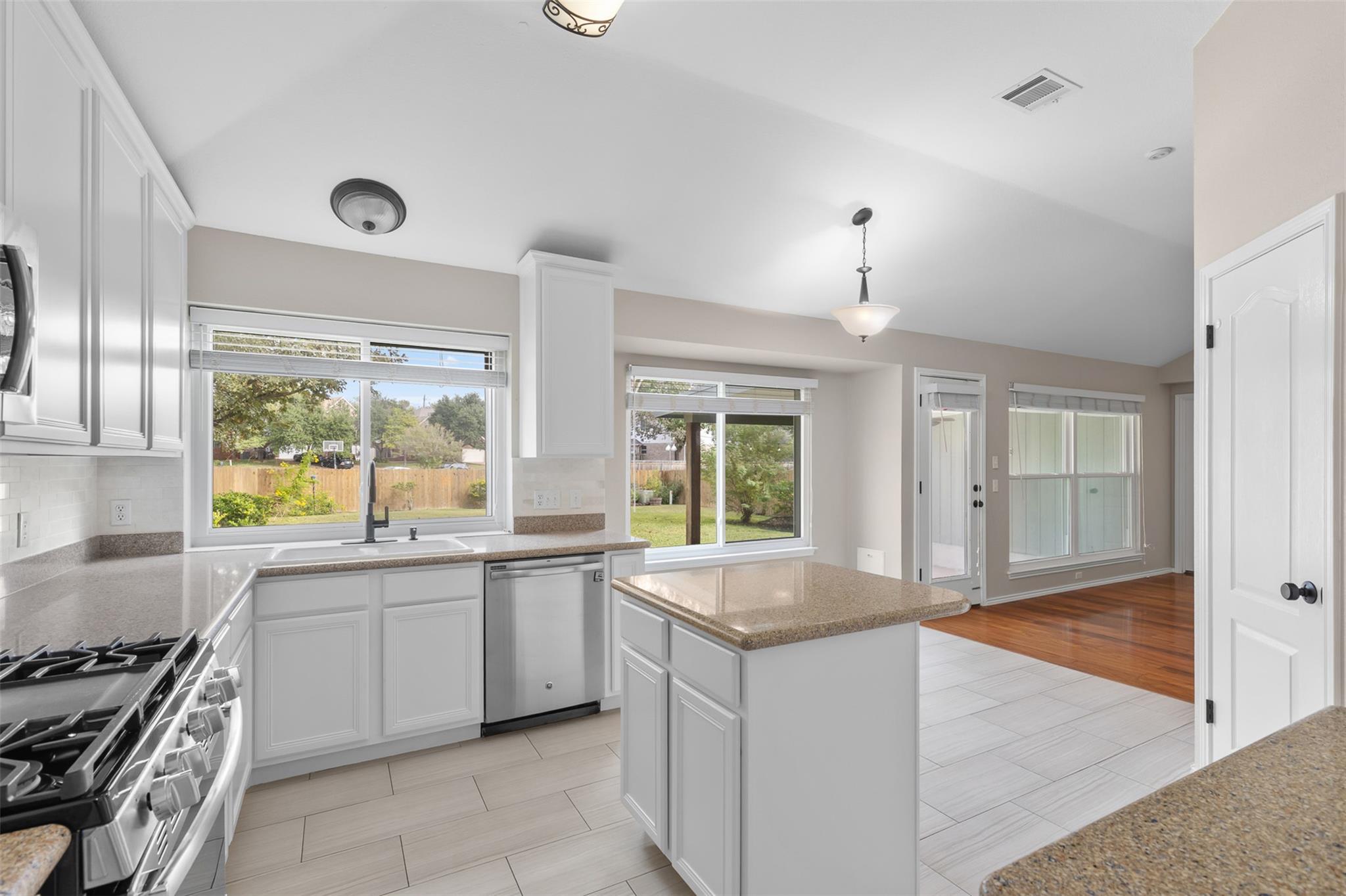 14915 Bescott Dr, Austin, TX 78728