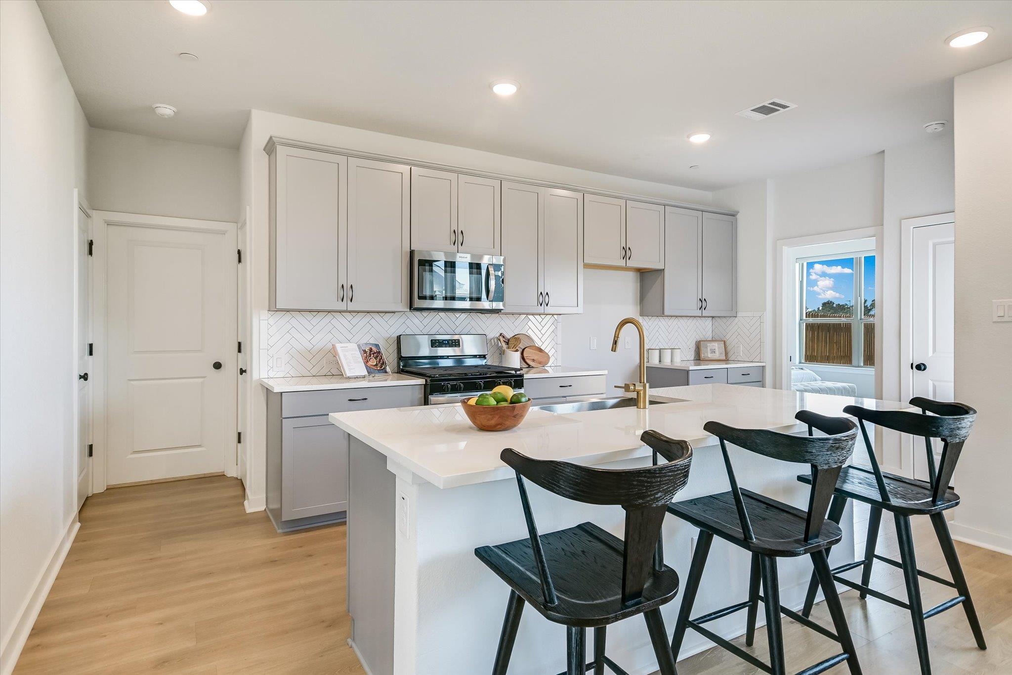 2500 FOREST CREEK Dr # 904, Round Rock, TX 78665