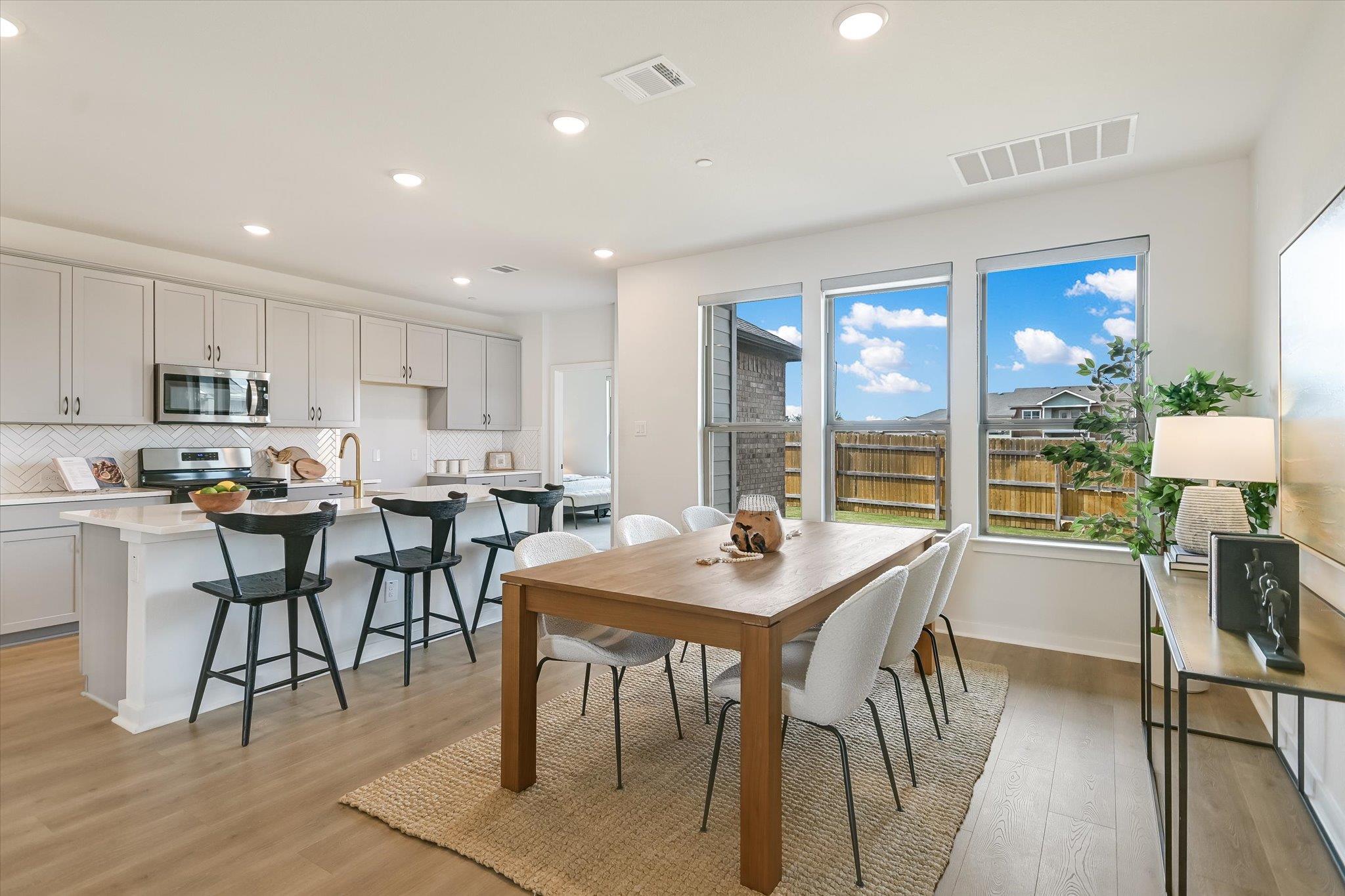 2500 FOREST CREEK Dr # 904, Round Rock, TX 78665