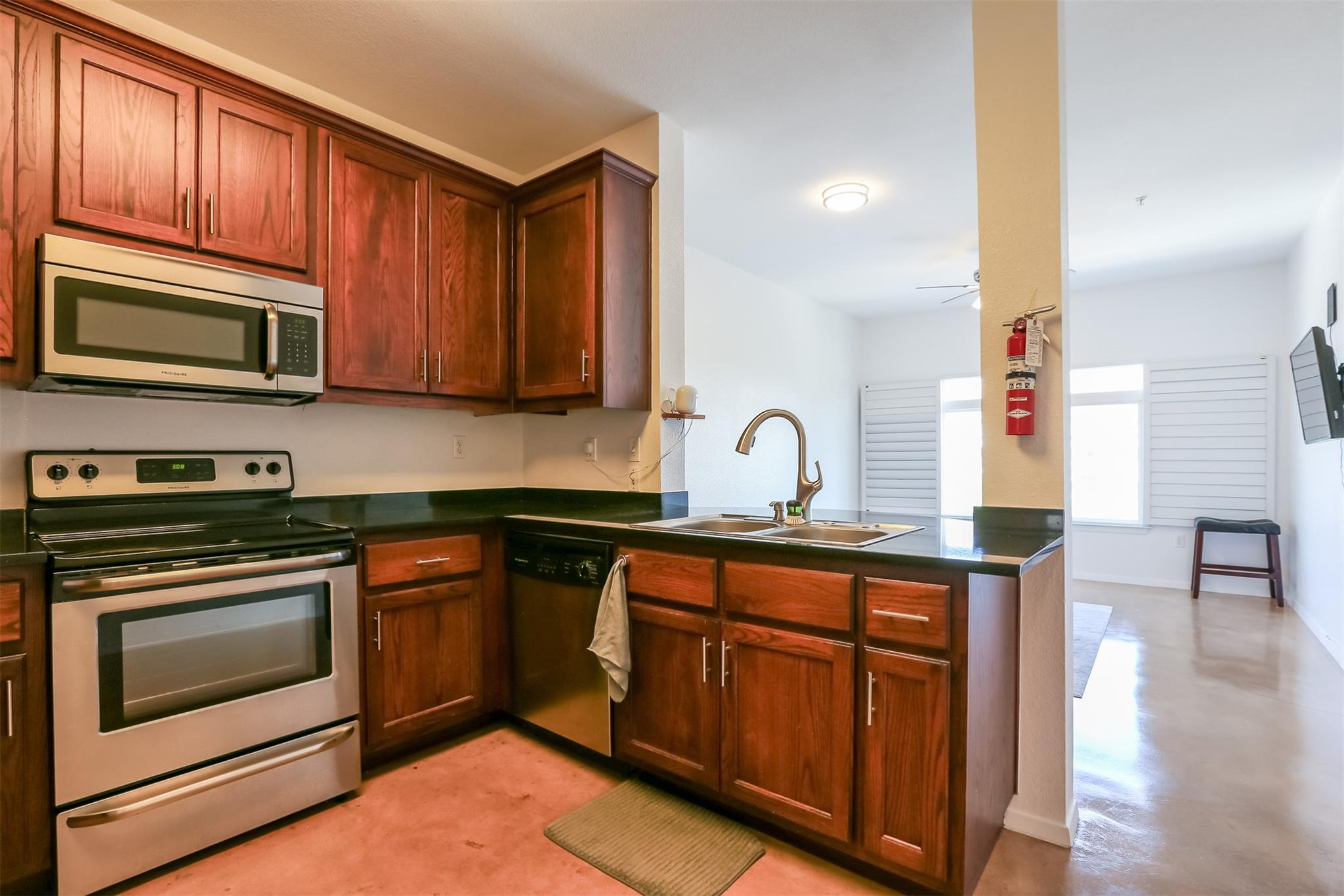 910 W 25th St # 509, Austin, TX 78705