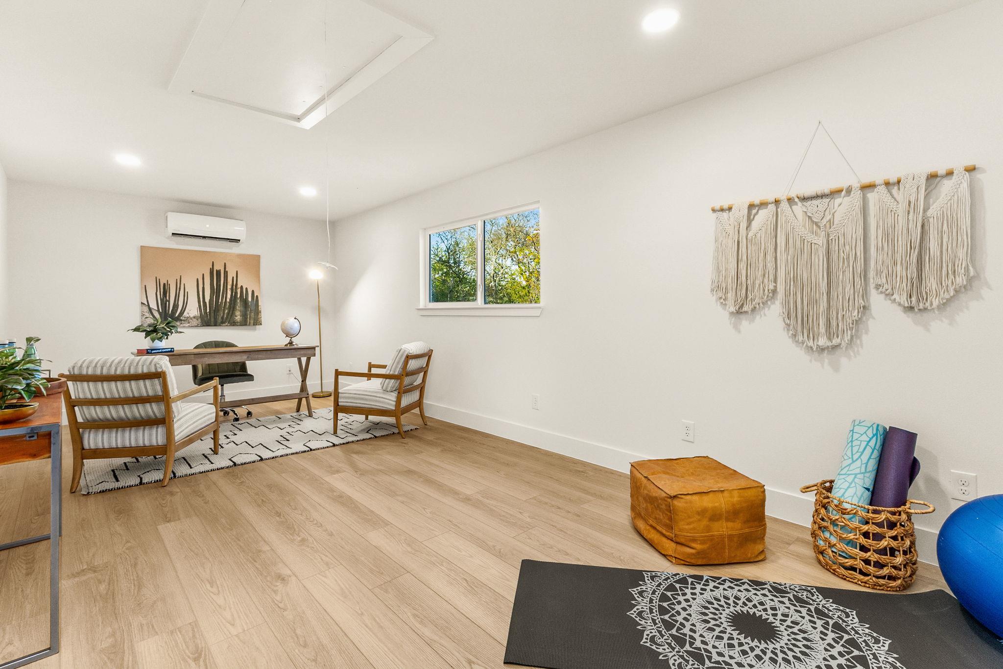 10111 Rocking Horse Rd, Austin, TX 78748