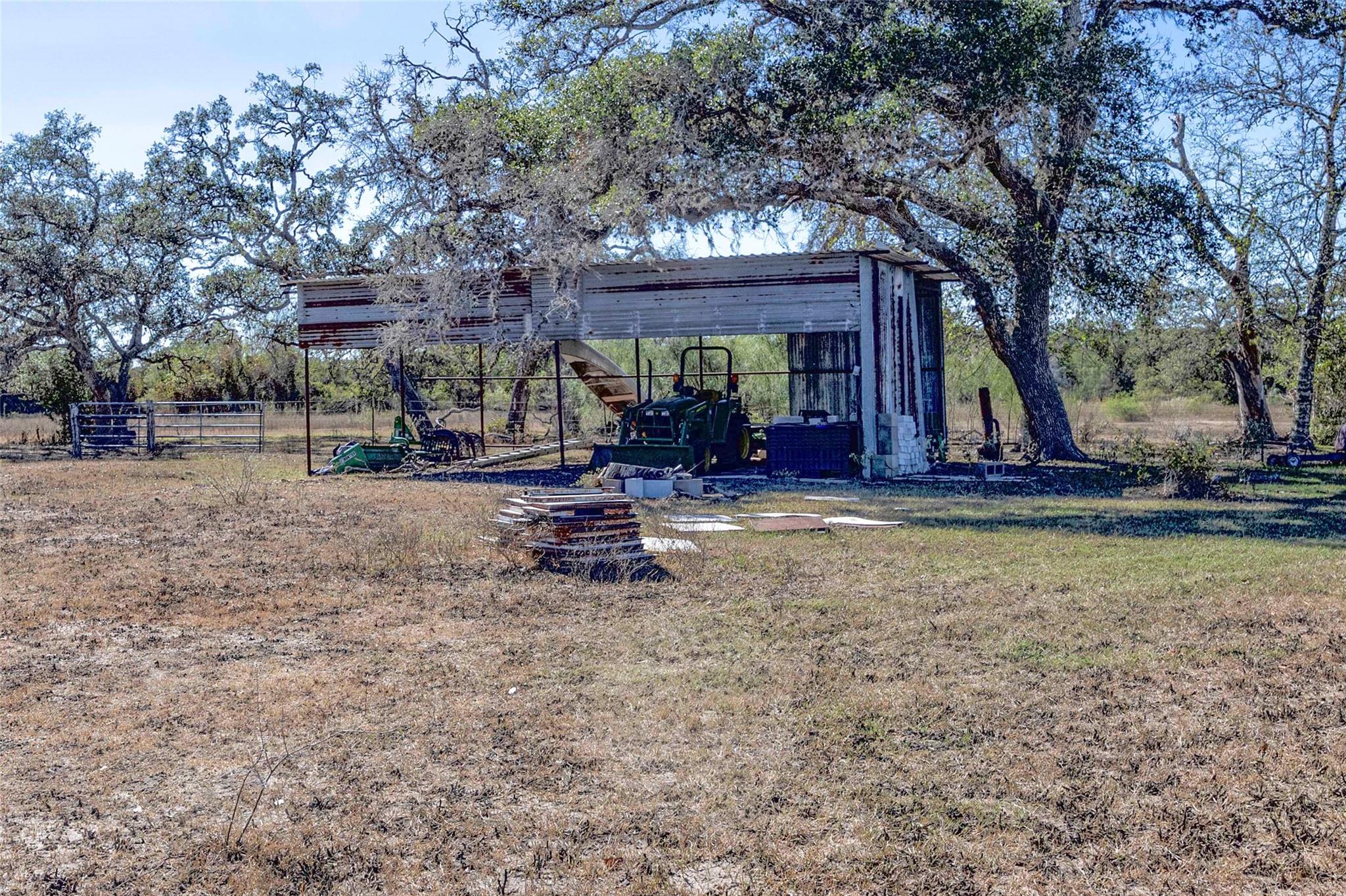 3550 County Road 387, Hallettsville, TX 77964