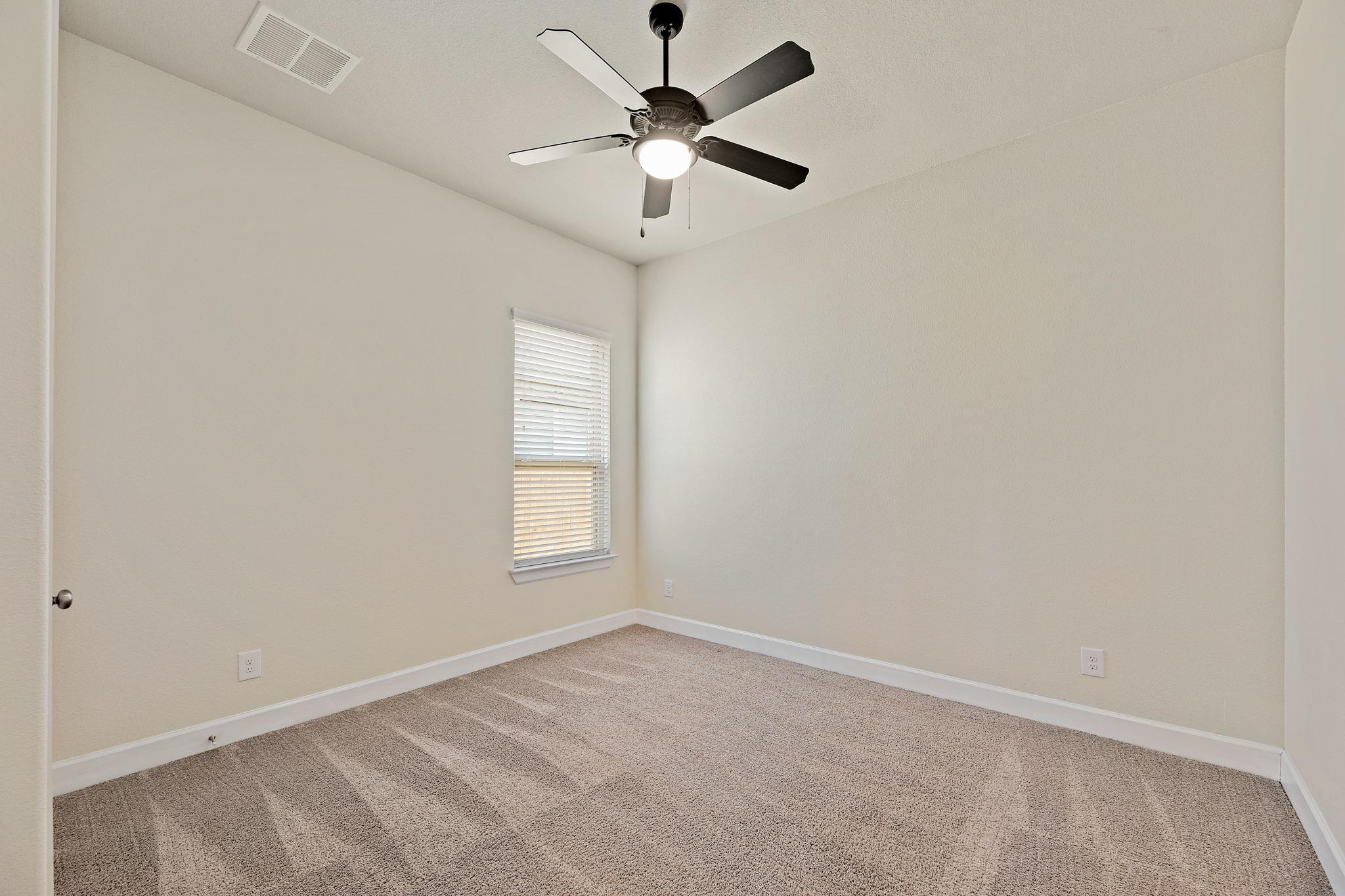 912 Isaias Dr, Leander, TX 78641