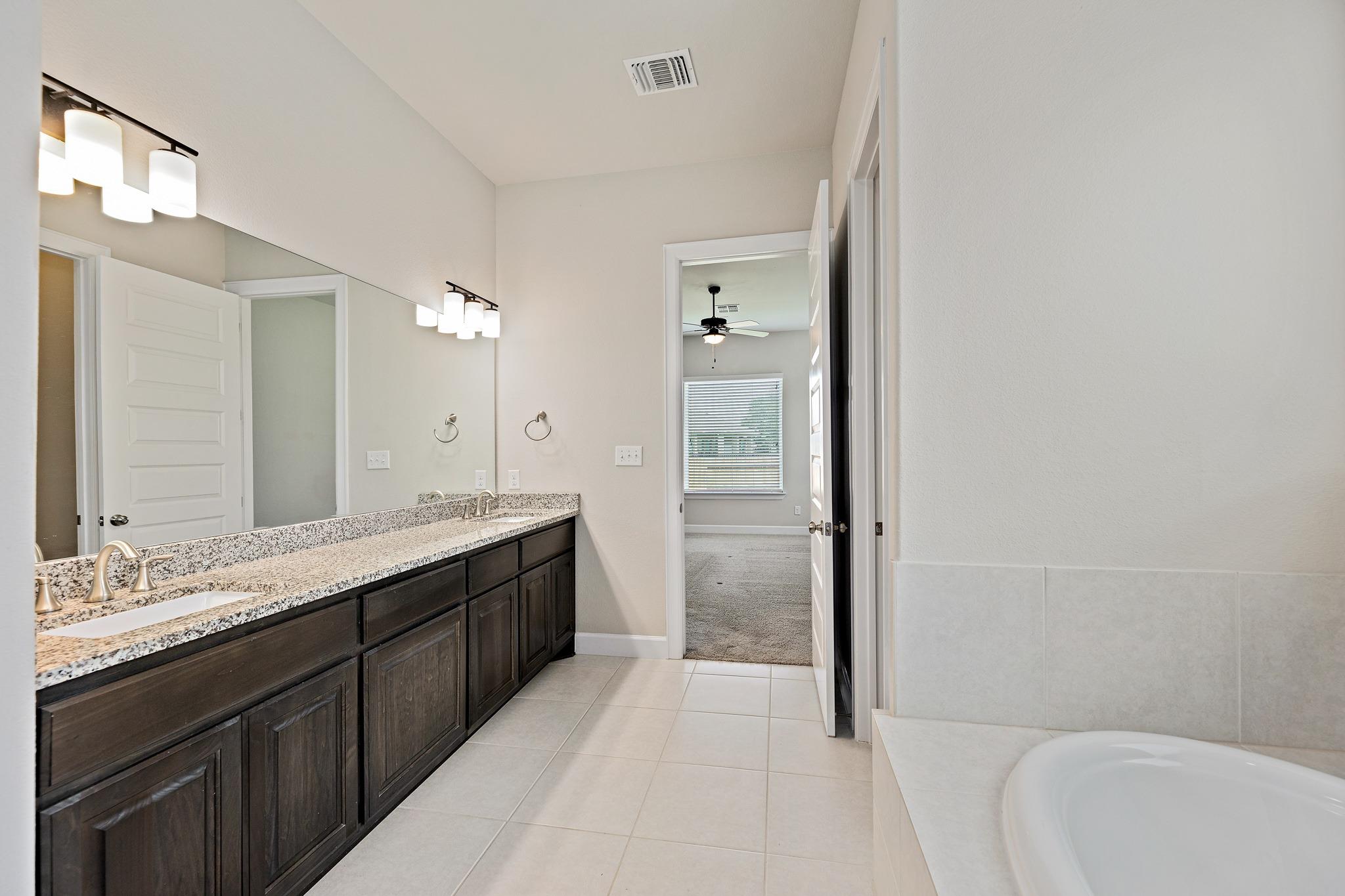 912 Isaias Dr, Leander, TX 78641