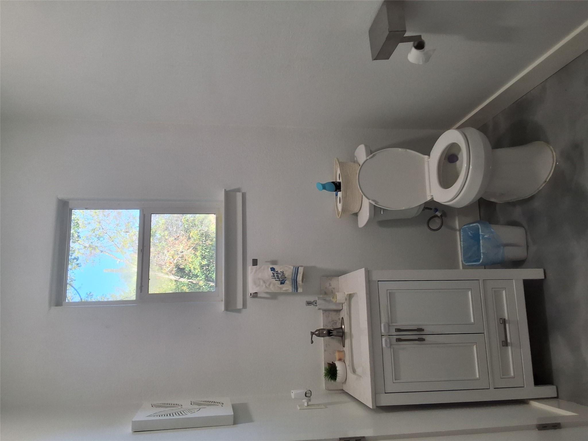 724 Ramsey Ave, Rockdale, TX 76567