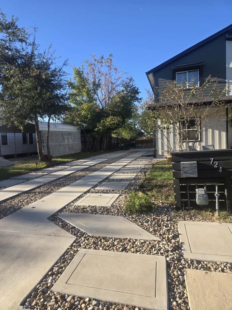 724 Ramsey Ave, Rockdale, TX 76567