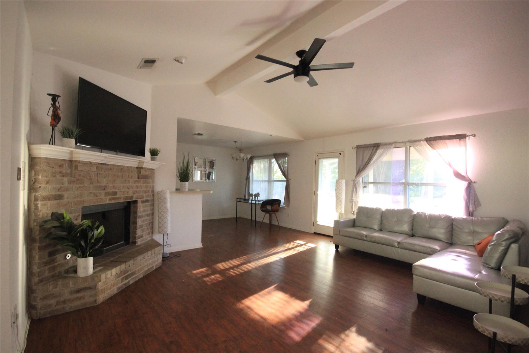 2507 Northlawn Dr, Taylor, TX 76574