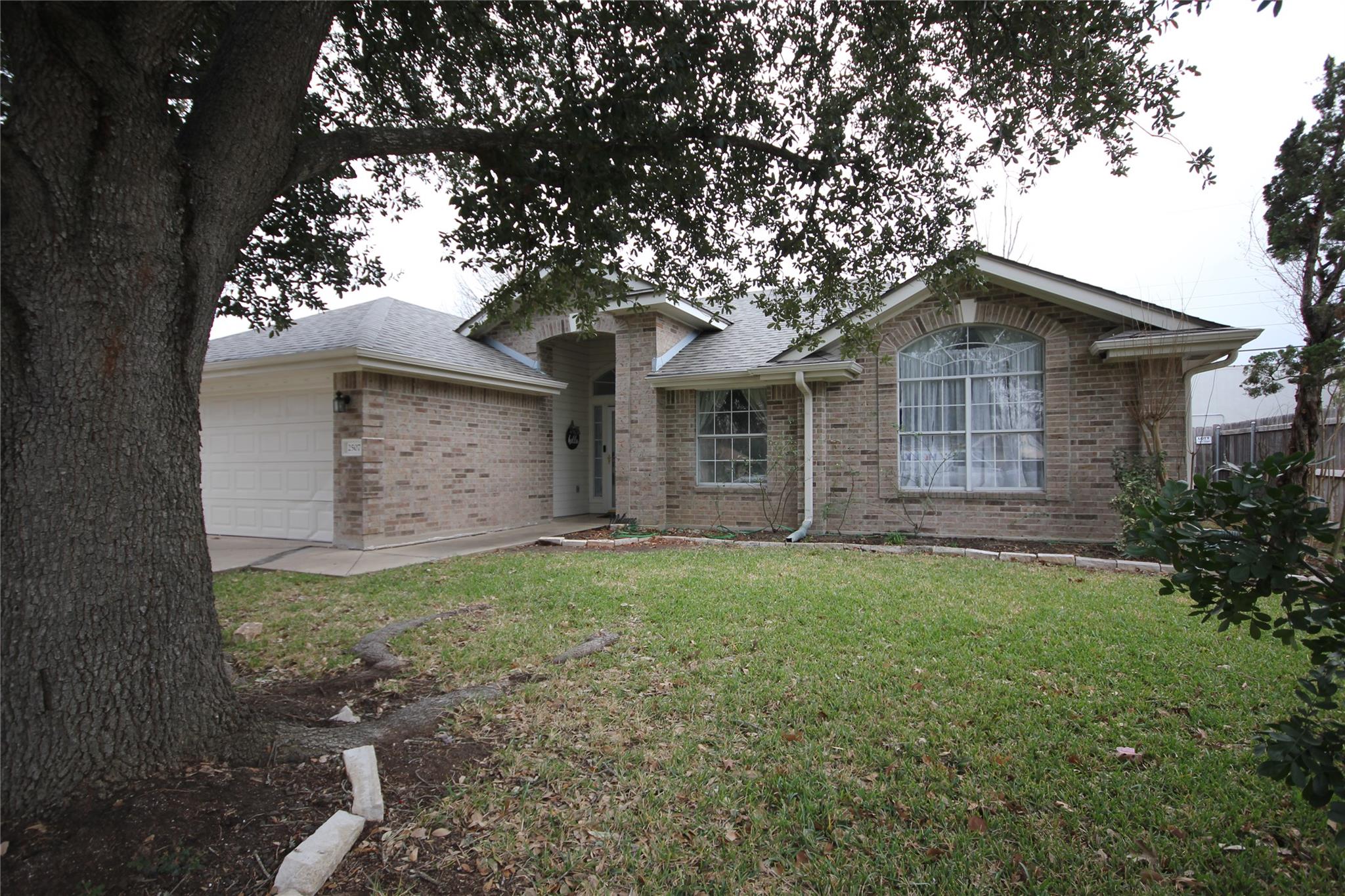 2507 Northlawn Dr, Taylor, TX 76574