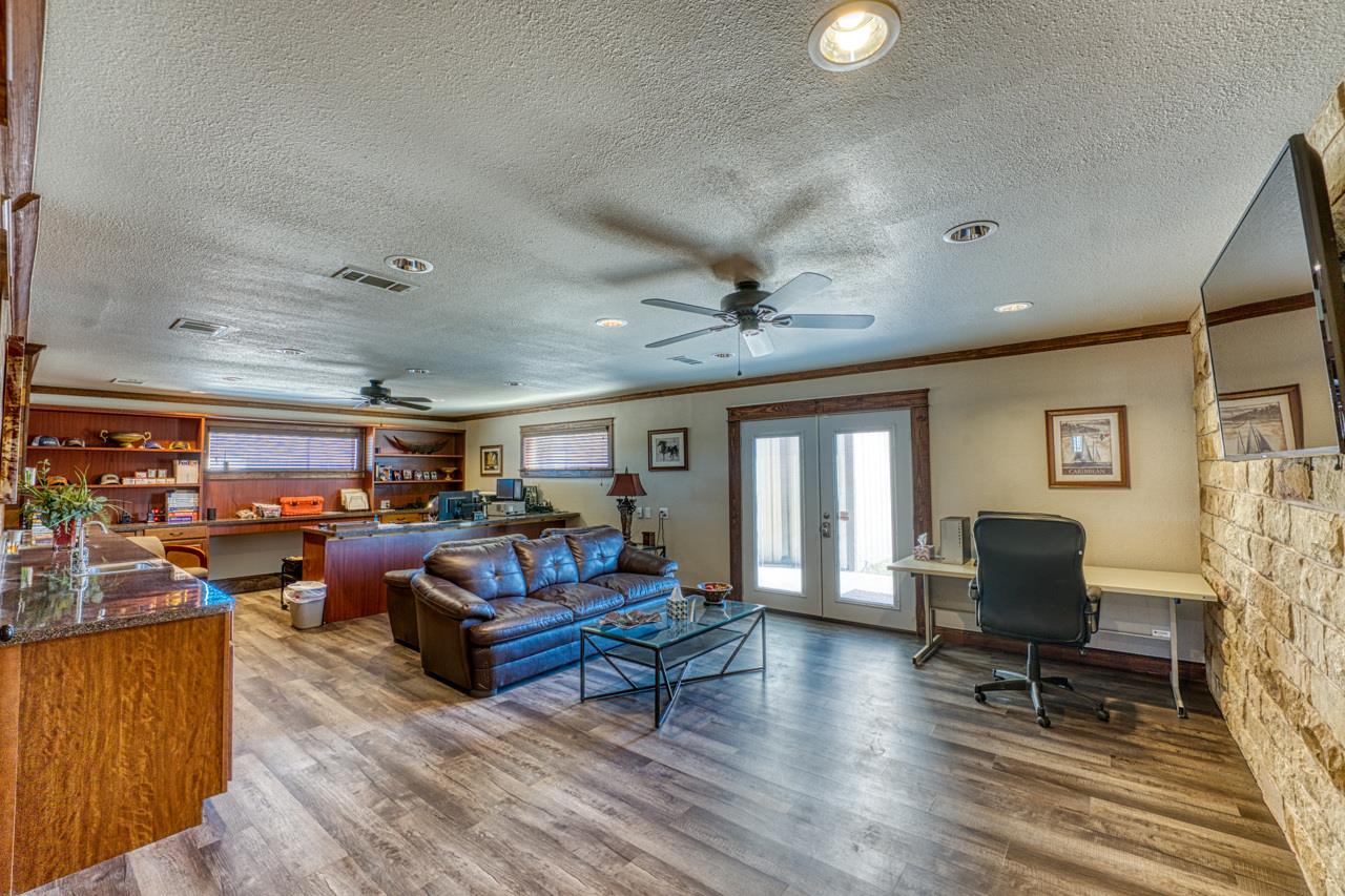 320 Southland Dr, Burnet, TX 78611