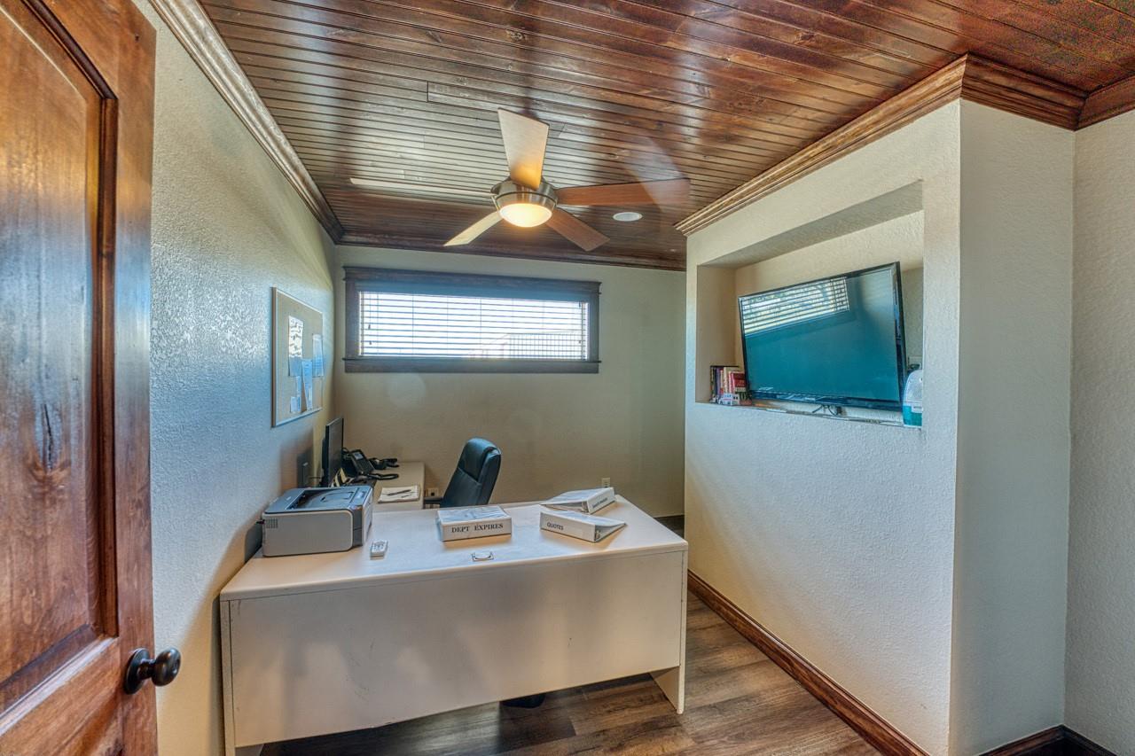 320 Southland Dr, Burnet, TX 78611